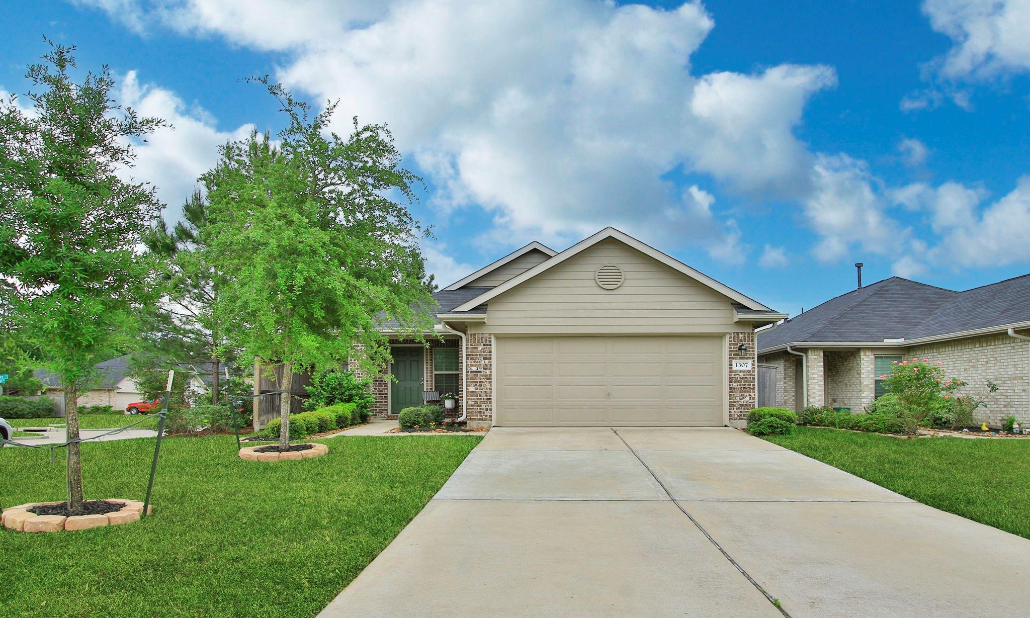1307 Winding Willow Dr, Pinehurst, TX 77362 photo
