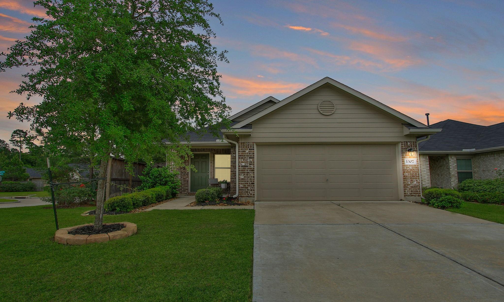 1307 Winding Willow Dr, Pinehurst, TX 77362