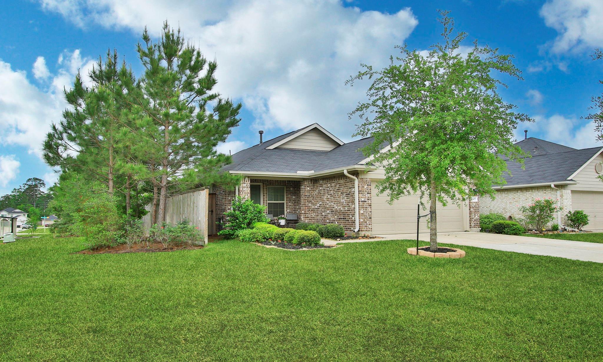 1307 Winding Willow Dr, Pinehurst, TX 77362 photo