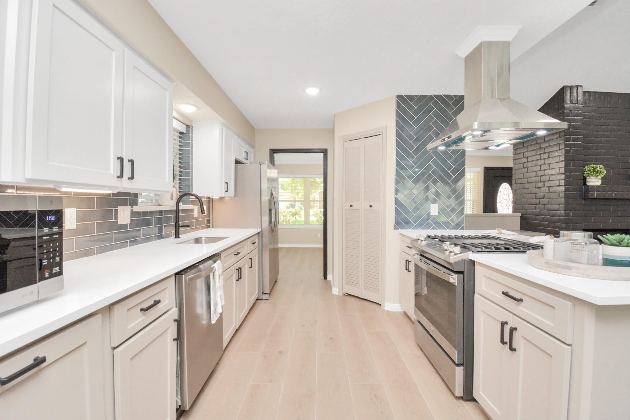 10550 Emnora Ln, Houston, TX 77043