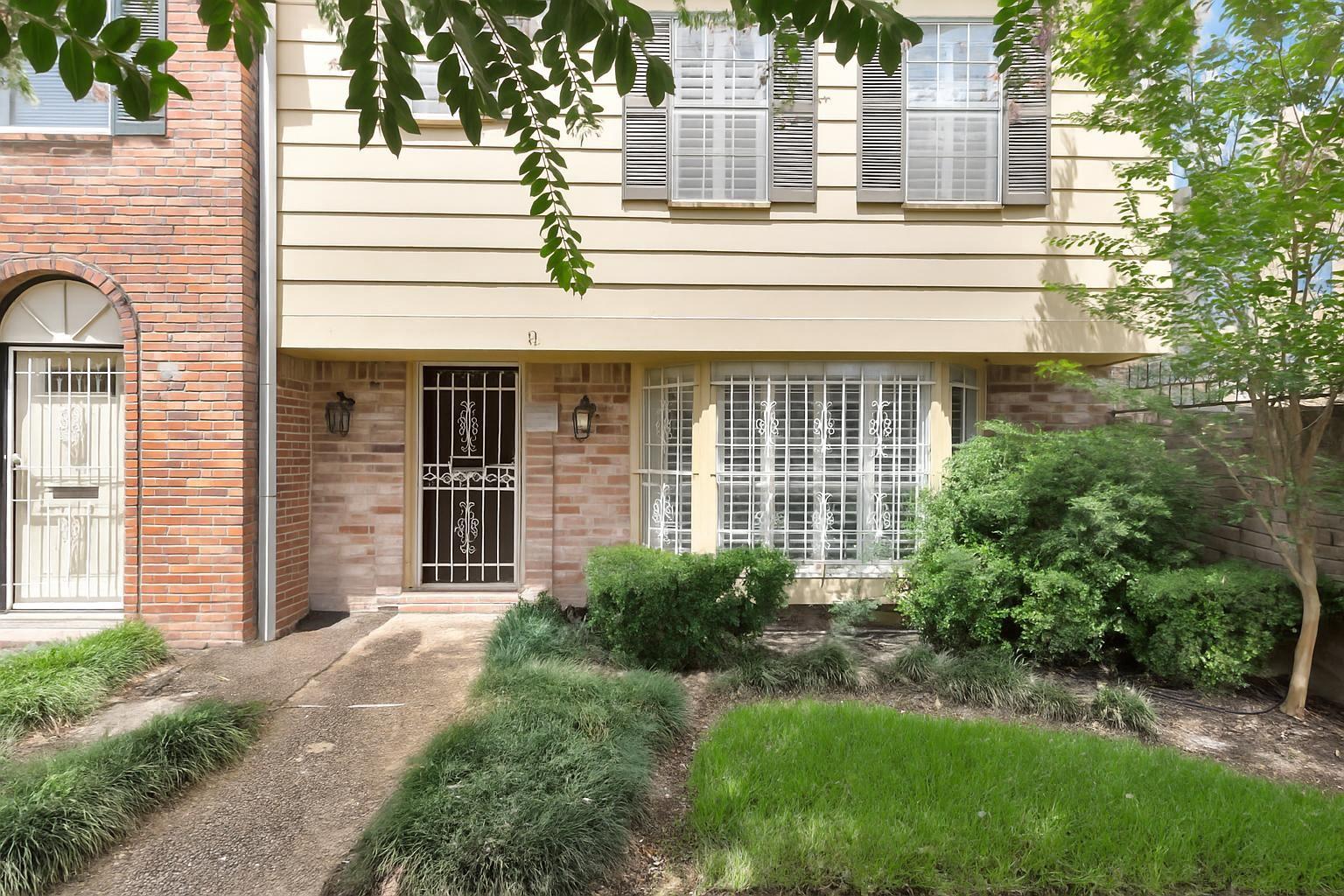 6350 Briar Rose Dr, Houston, TX 77057