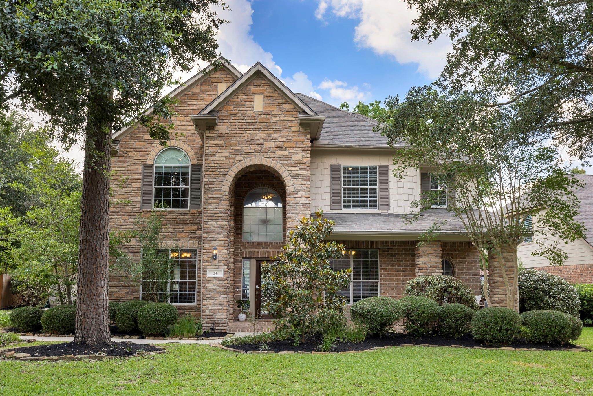 14 Bardsbrook Cir, The Woodlands, TX 77382
