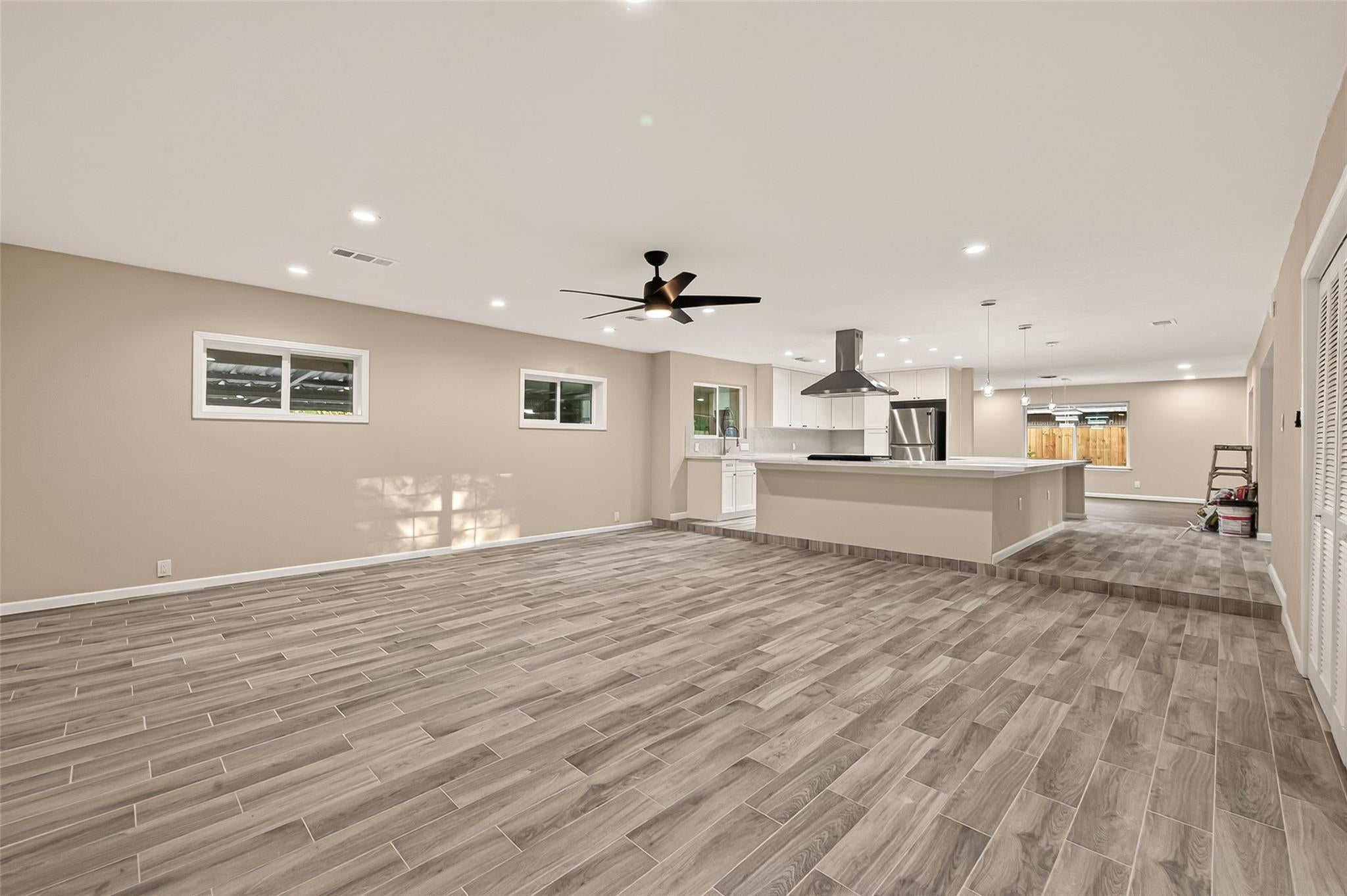 11206 Huggins Dr, Houston, TX 77035 photo