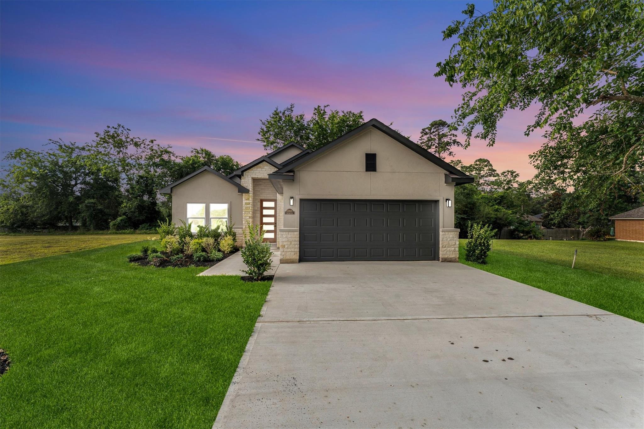 12425 Walden Rd, Montgomery, TX 77356