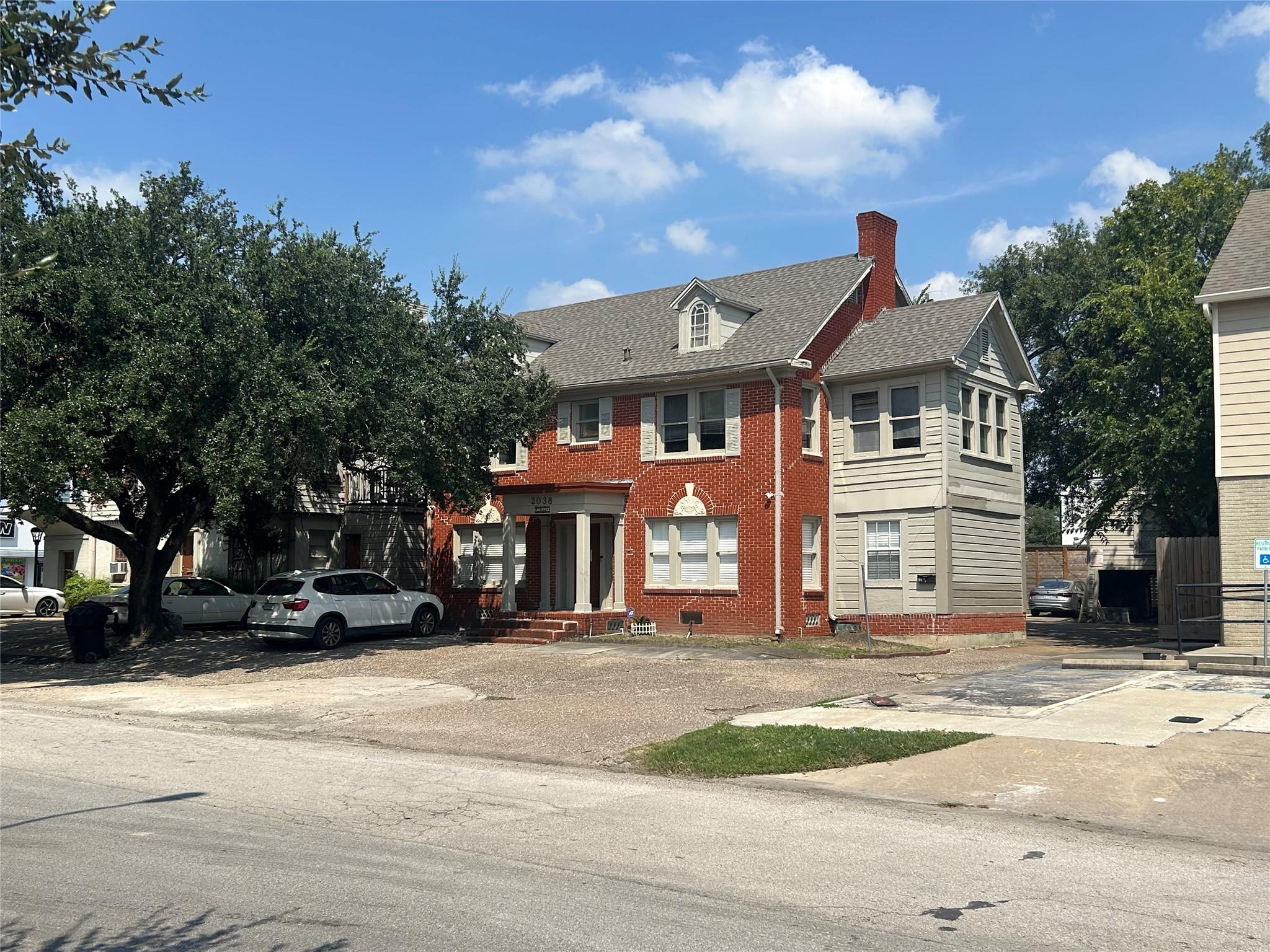 2038 Lexington St, Houston, TX 77098