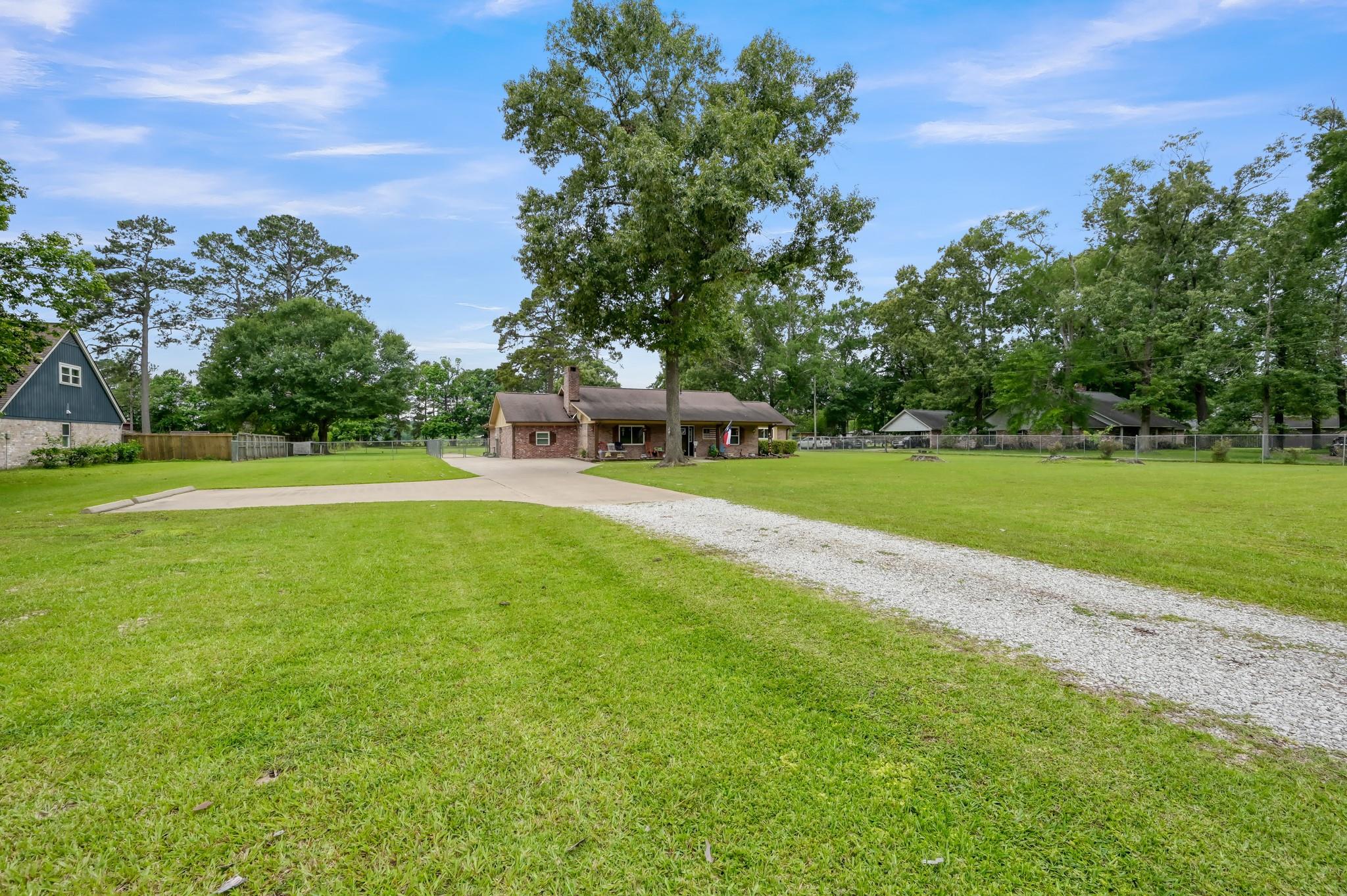 811 County Road 2267, Cleveland, TX 77327 photo