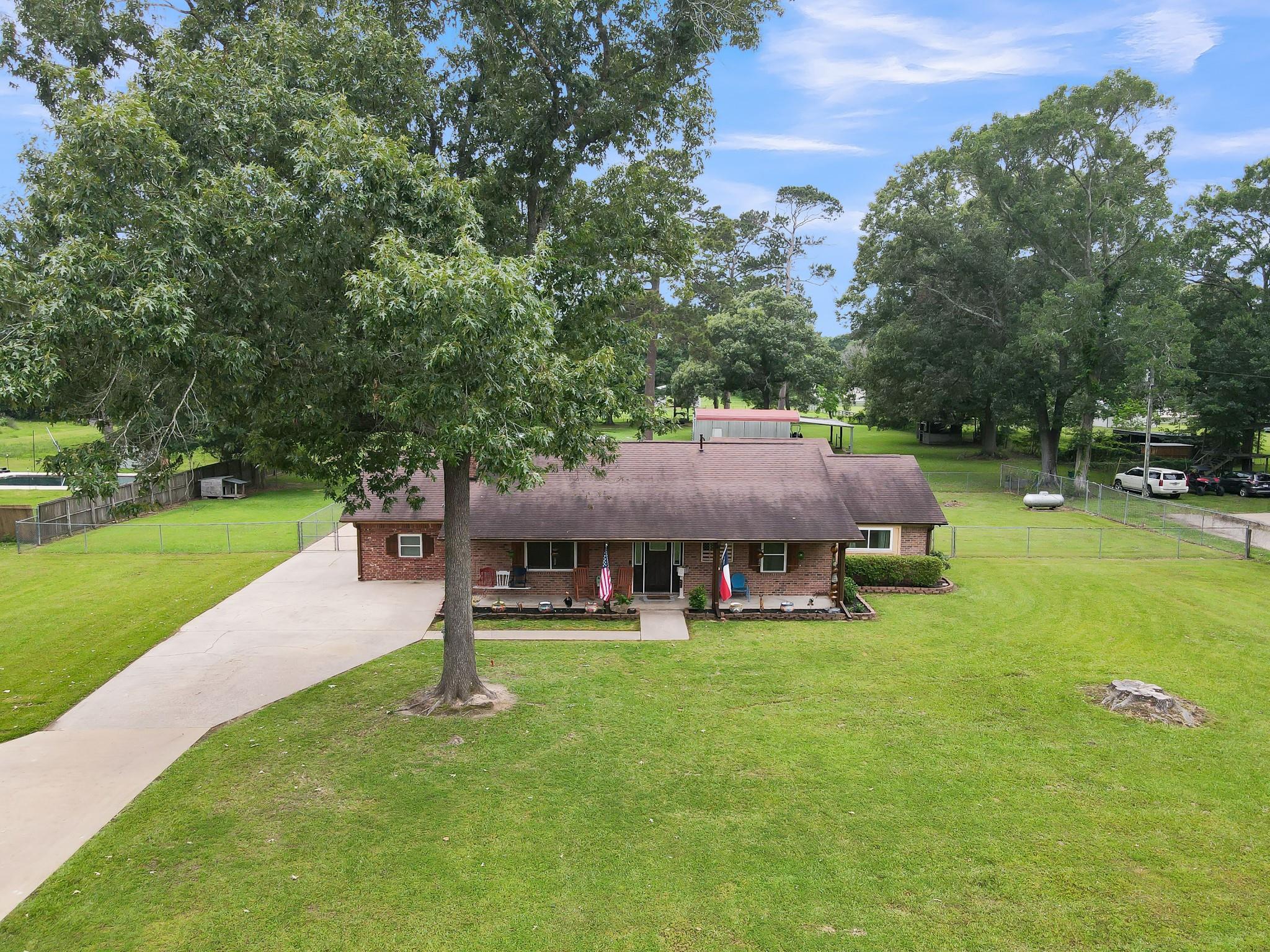 811 County Road 2267, Cleveland, TX 77327 photo