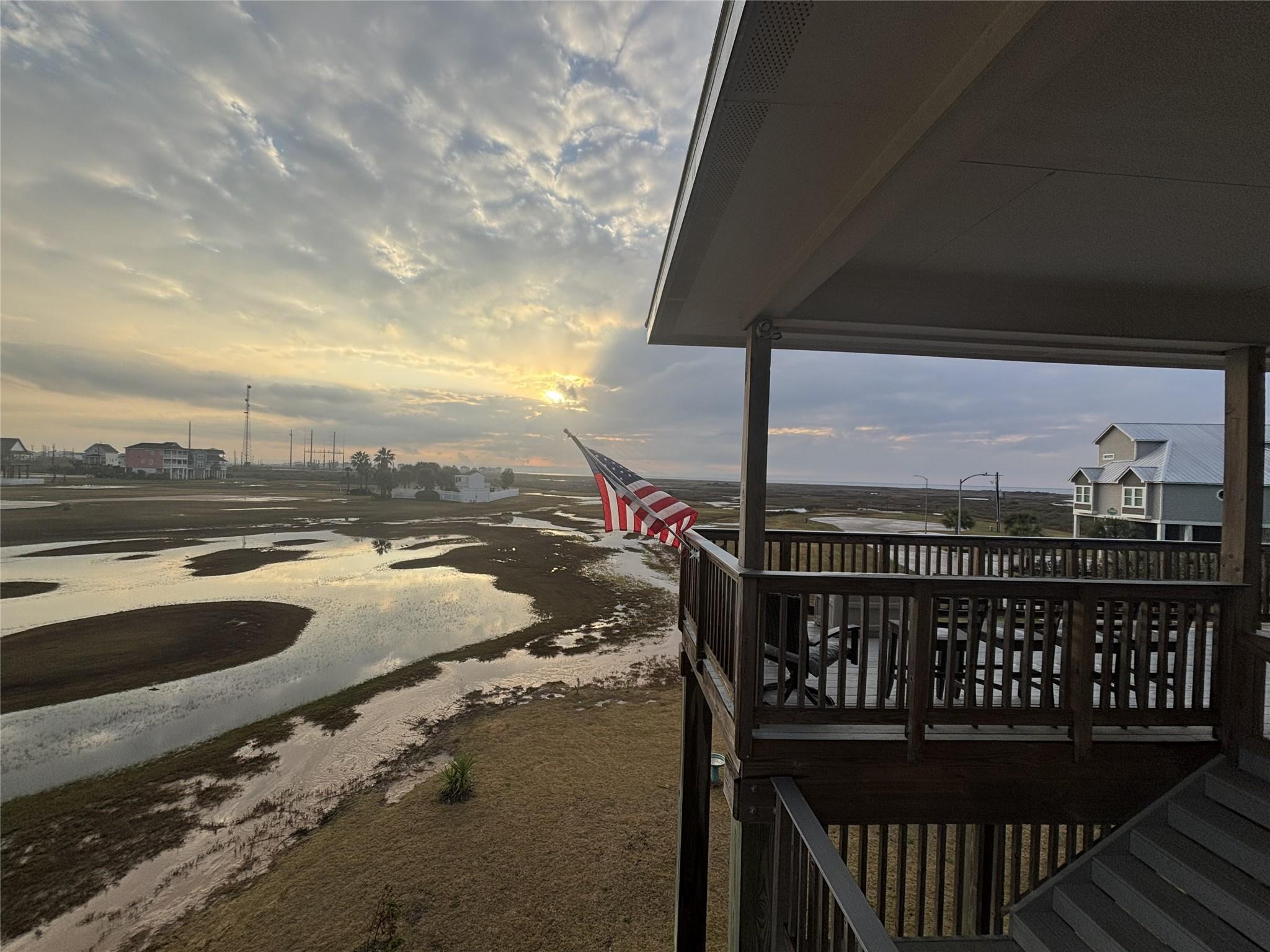 3730 Mendocino Dr, Galveston, TX 77554 photo