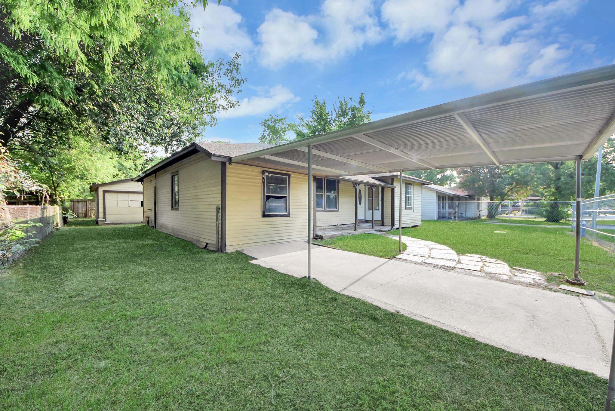 117 E Witcher Ln, Houston, TX 77076 photo