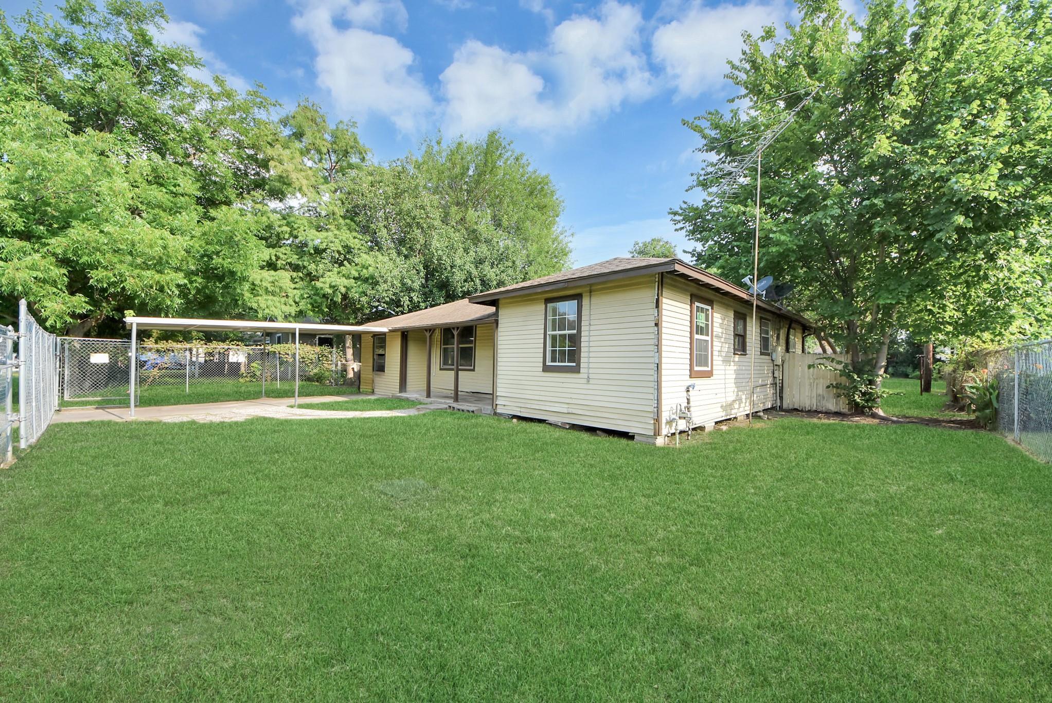117 E Witcher Ln, Houston, TX 77076 photo