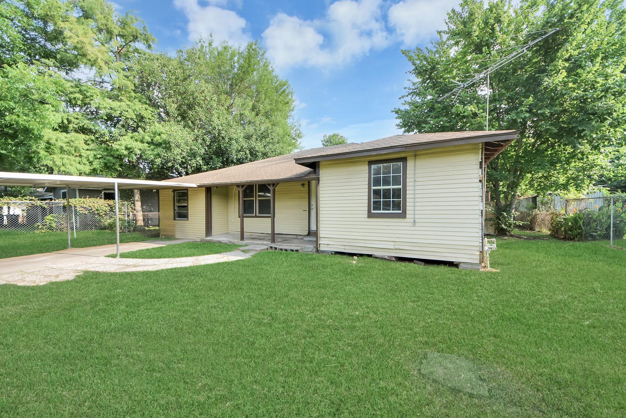 117 E Witcher Ln, Houston, TX 77076 photo