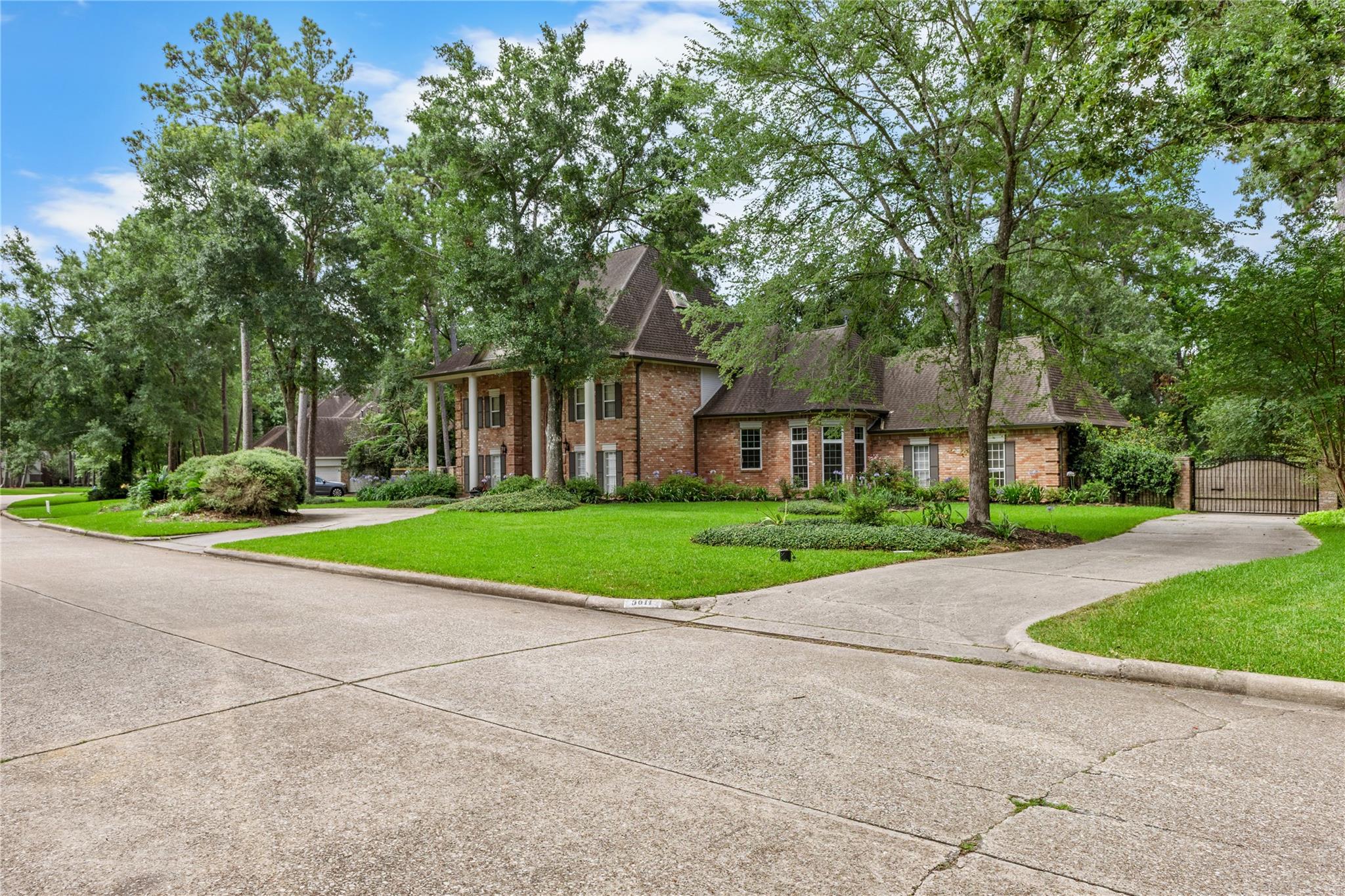 5611 Garden Point Dr, Kingwood, TX 77345 photo