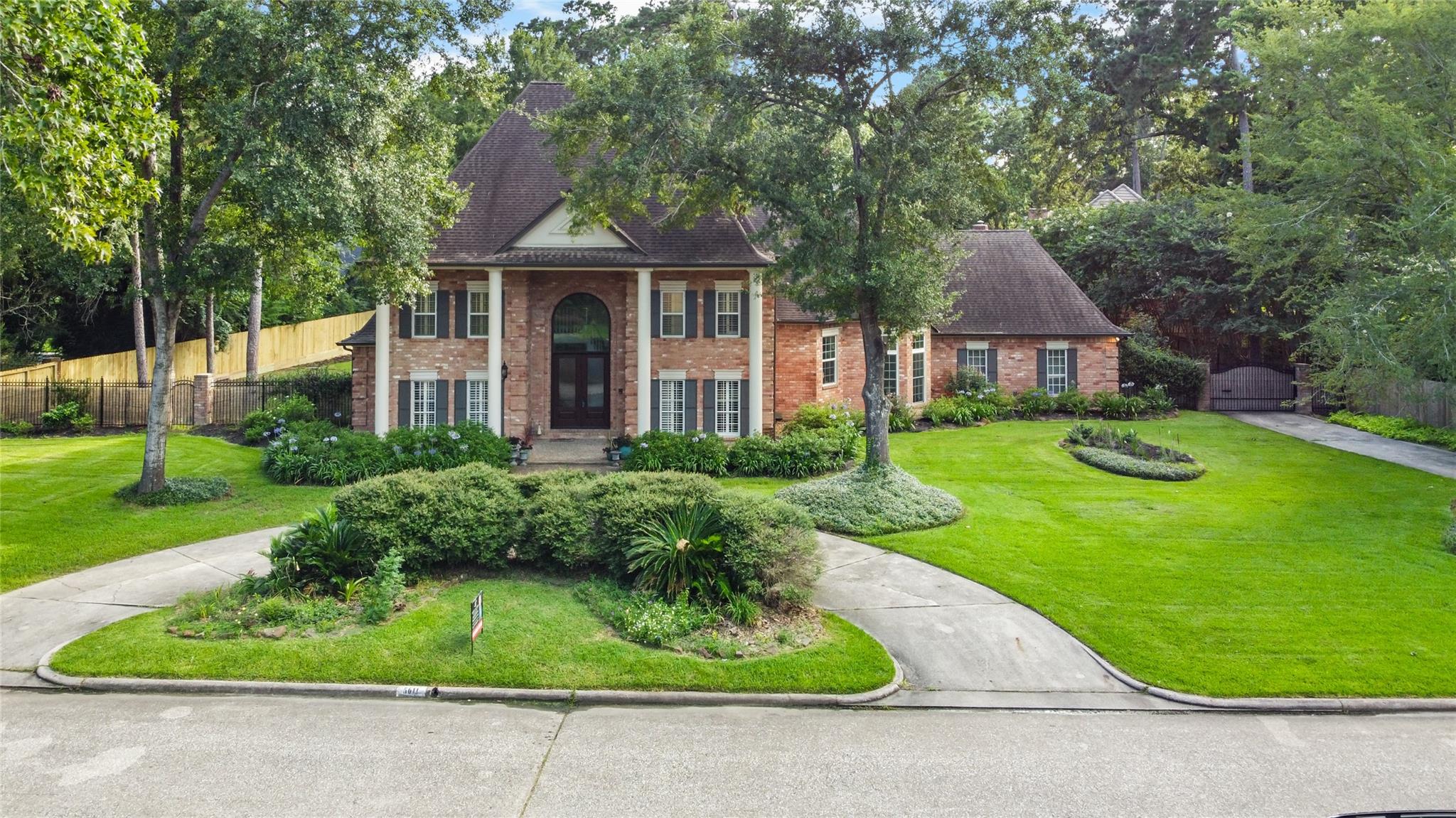 5611 Garden Point Dr, Kingwood, TX 77345