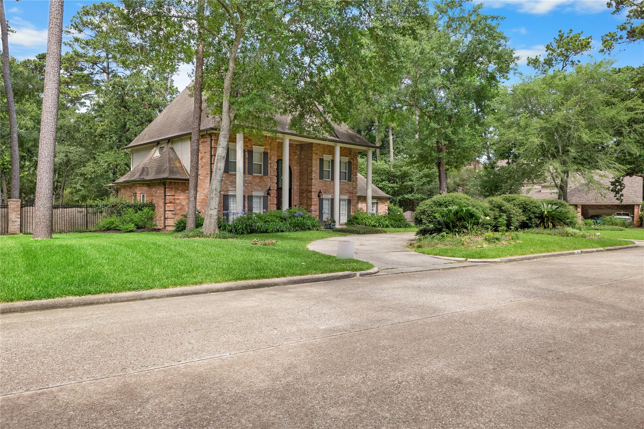 5611 Garden Point Dr, Kingwood, TX 77345 photo
