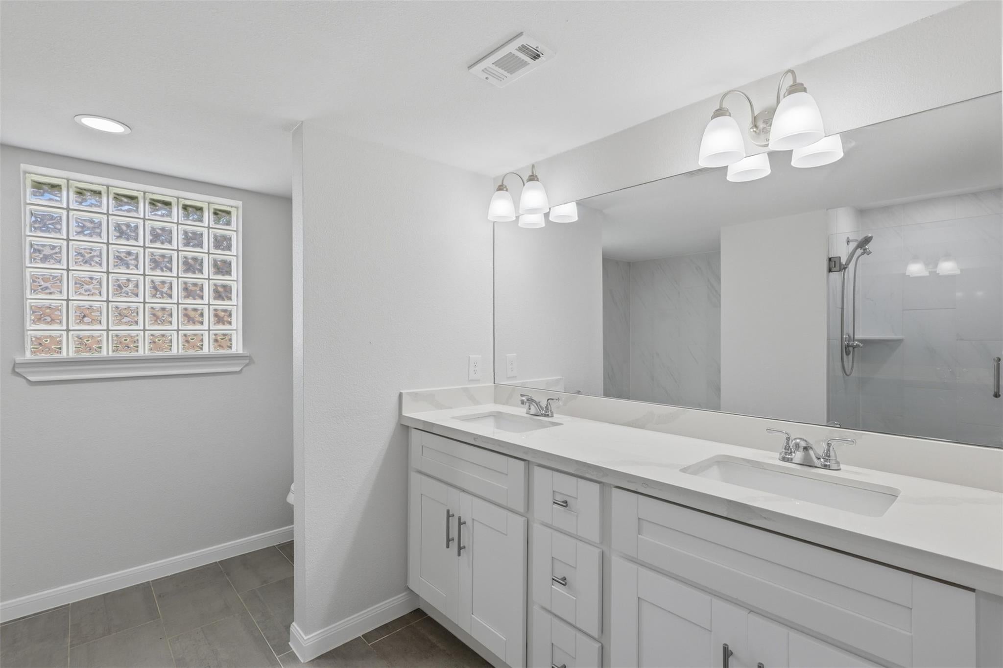 7826 Twin Hills Dr, Houston, TX 77071 photo