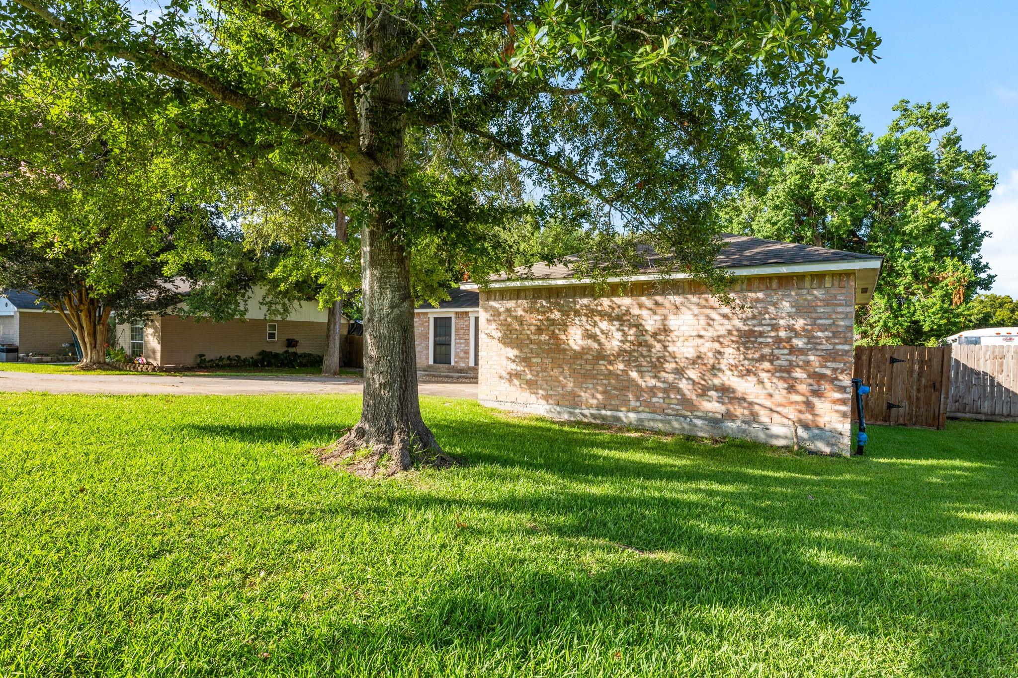 12799 Lake Conroe Hills Dr, Willis, TX 77318 photo