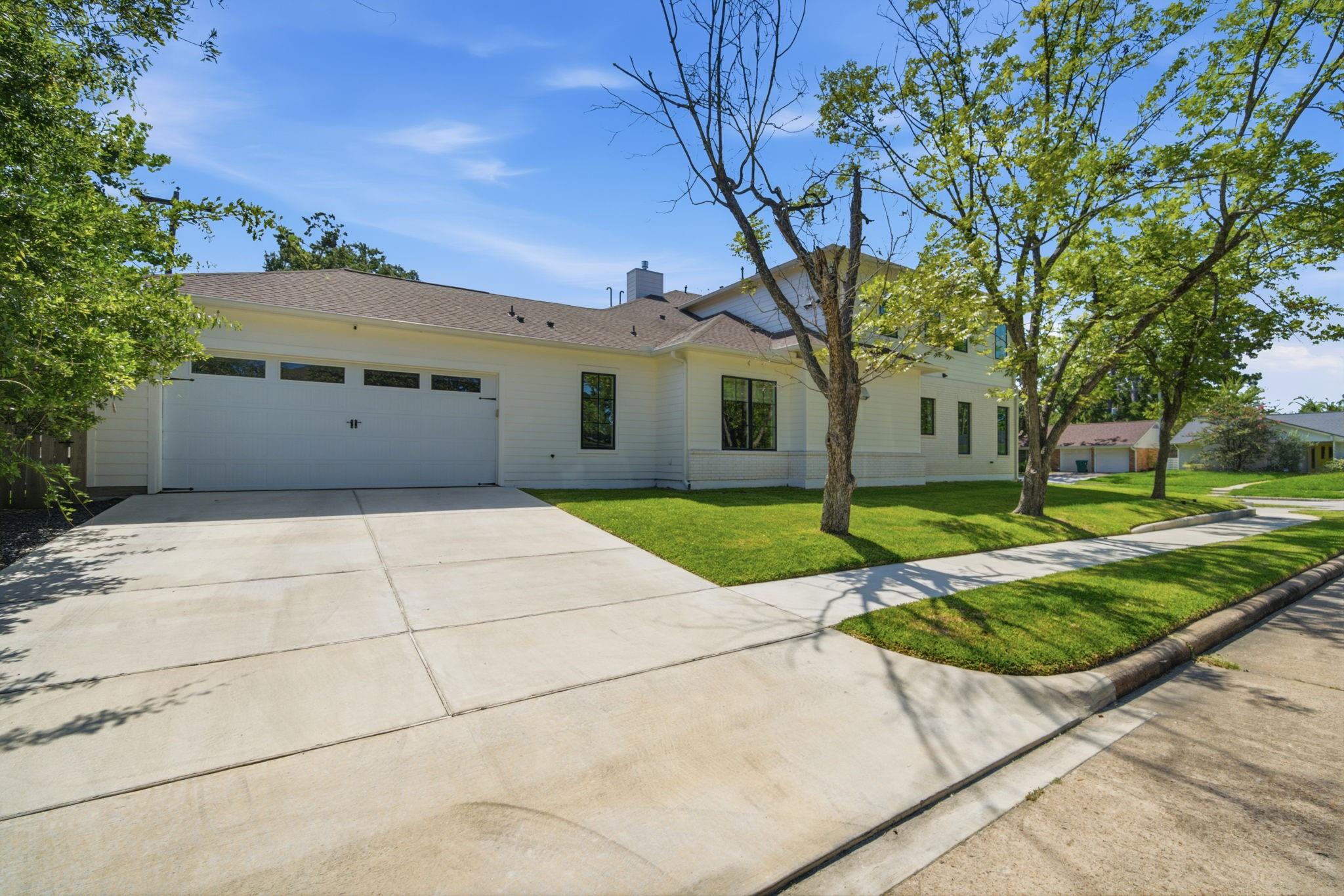 1030 Chamboard Ln, Houston, TX 77018 photo