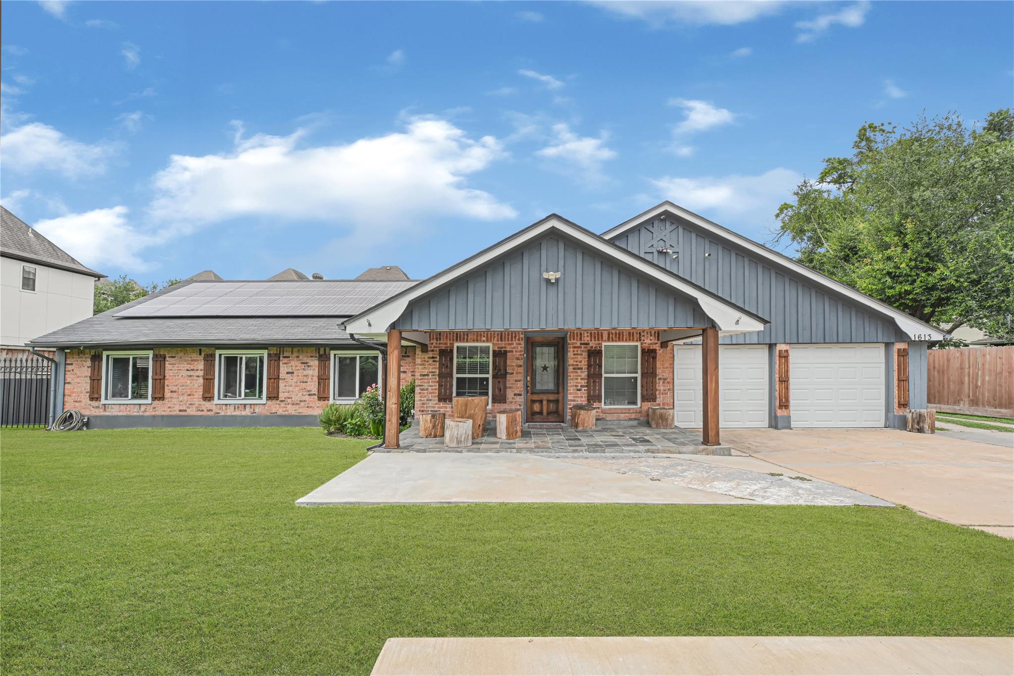 1613 Wycliffe Dr, Houston, TX 77043