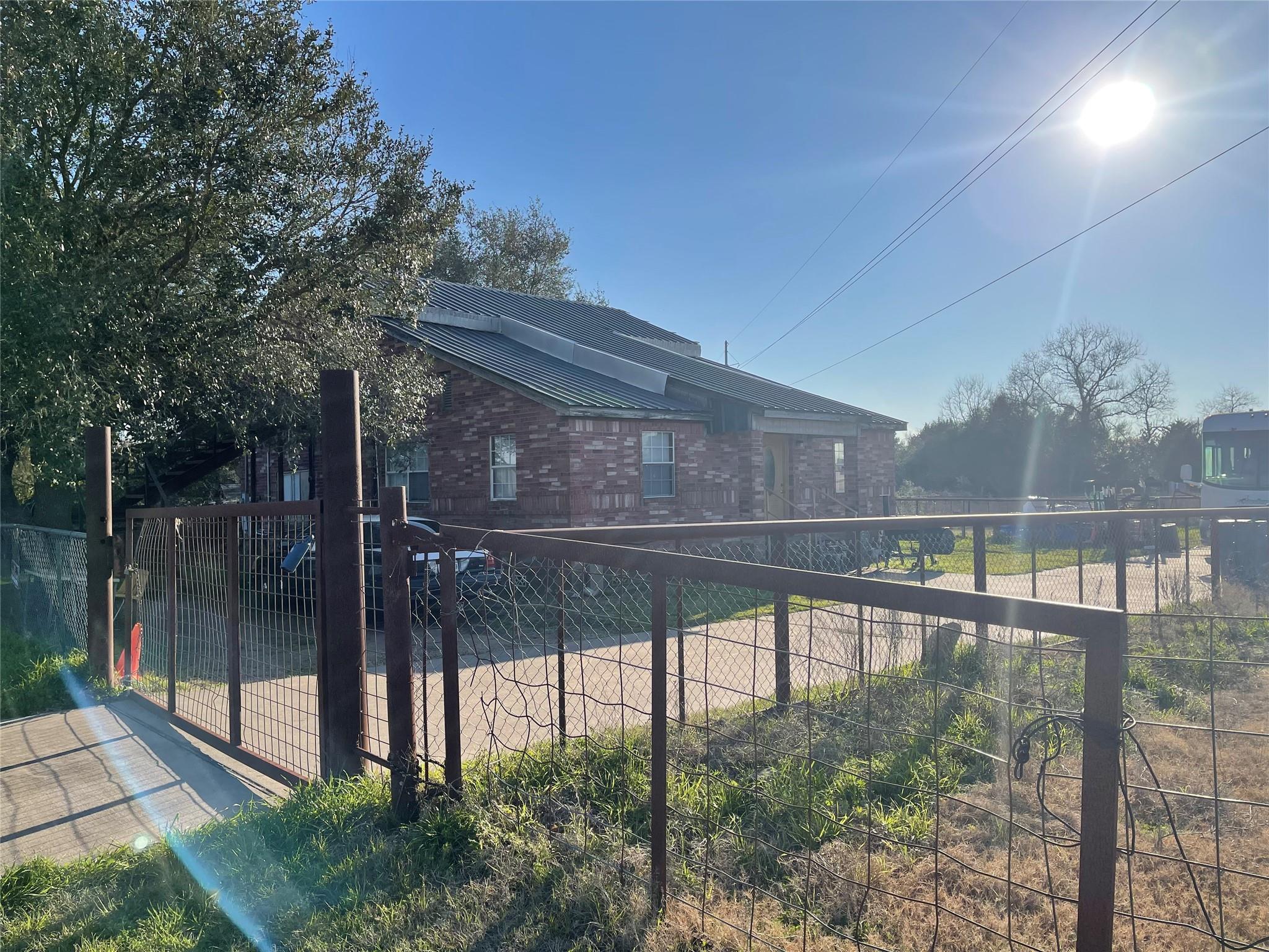 20661 Cochran Rd, Prairie View, TX 77445 photo