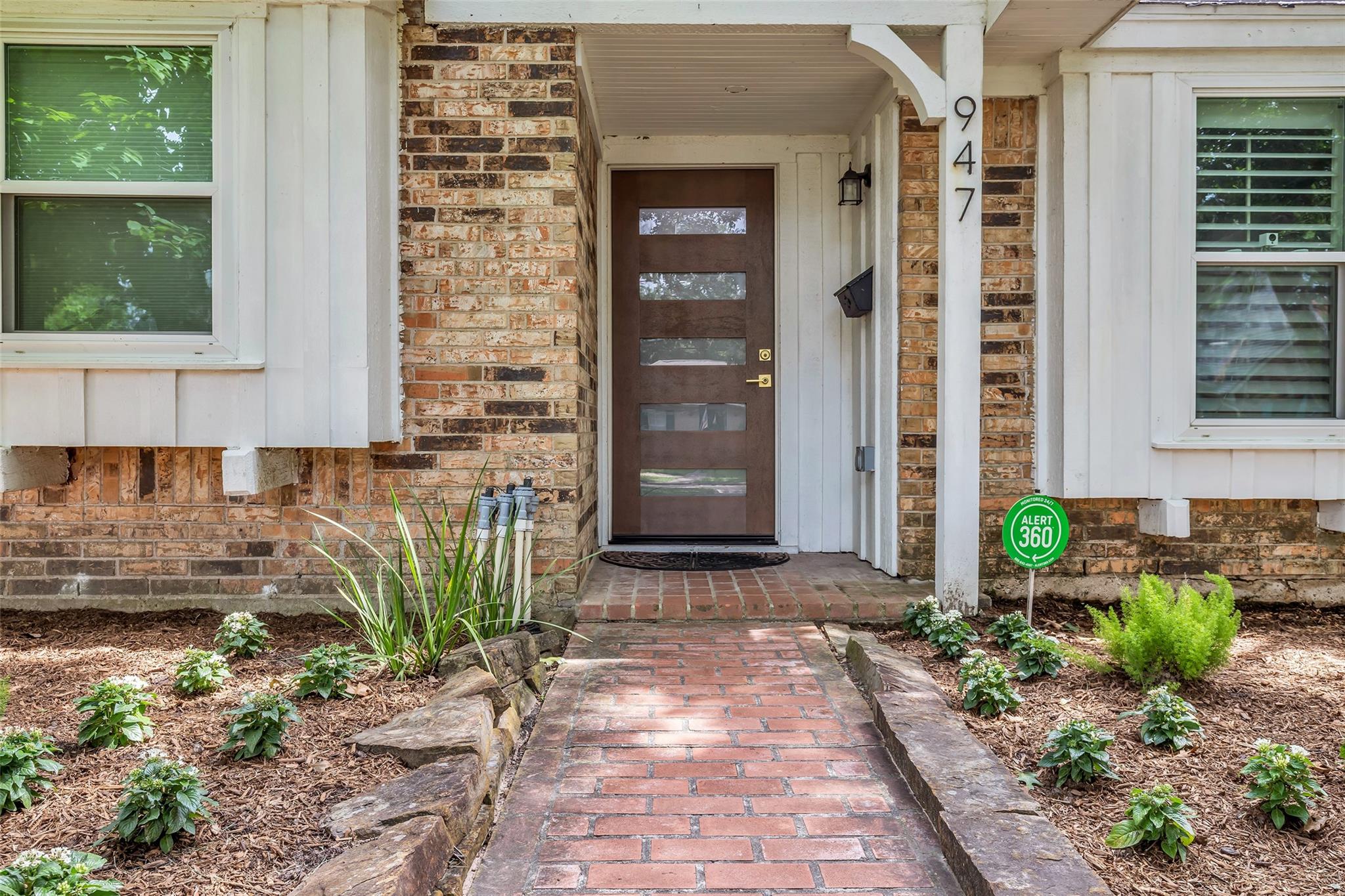 947 Thornton Rd, Houston, TX 77018 photo