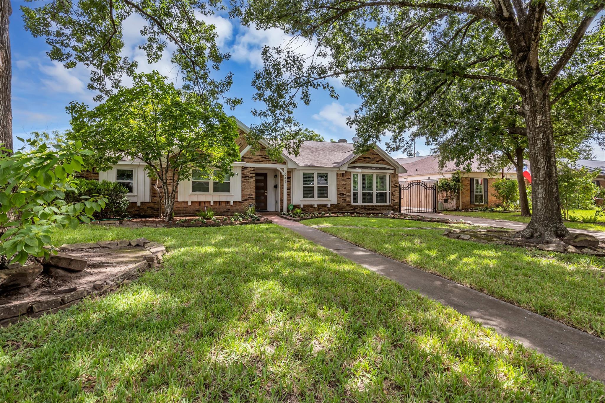947 Thornton Rd, Houston, TX 77018 photo
