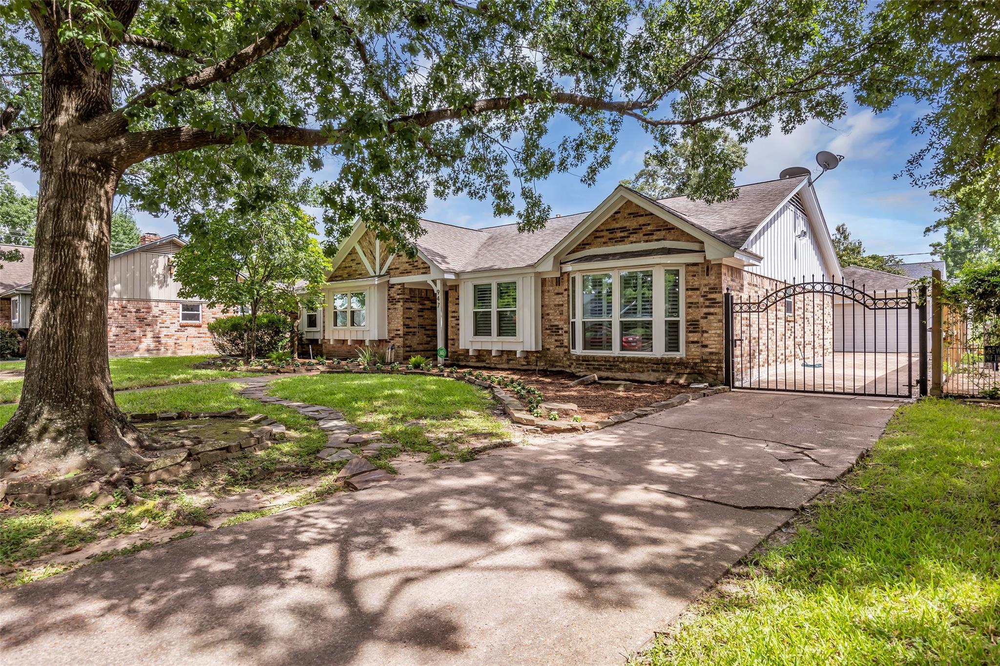 947 Thornton Rd, Houston, TX 77018 photo