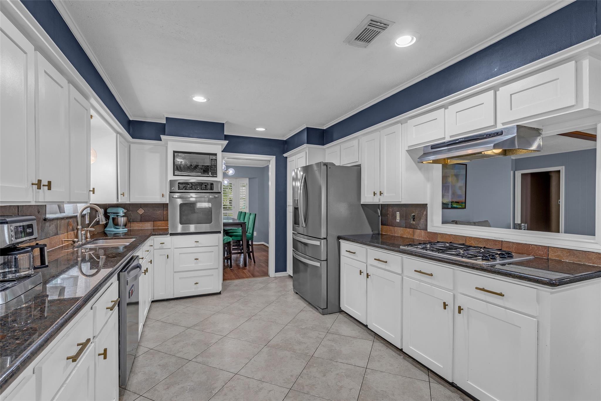 947 Thornton Rd, Houston, TX 77018 photo