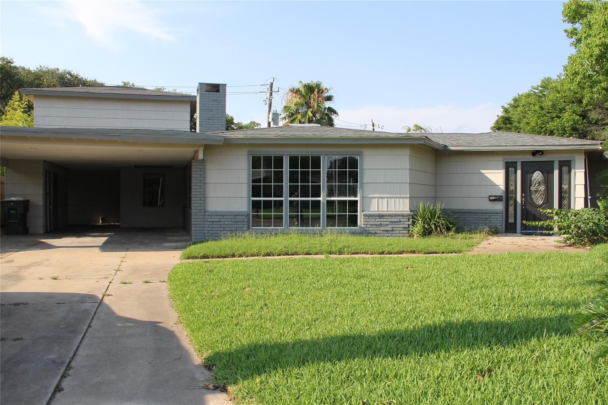 126 San Marino Dr, Galveston, TX 77550