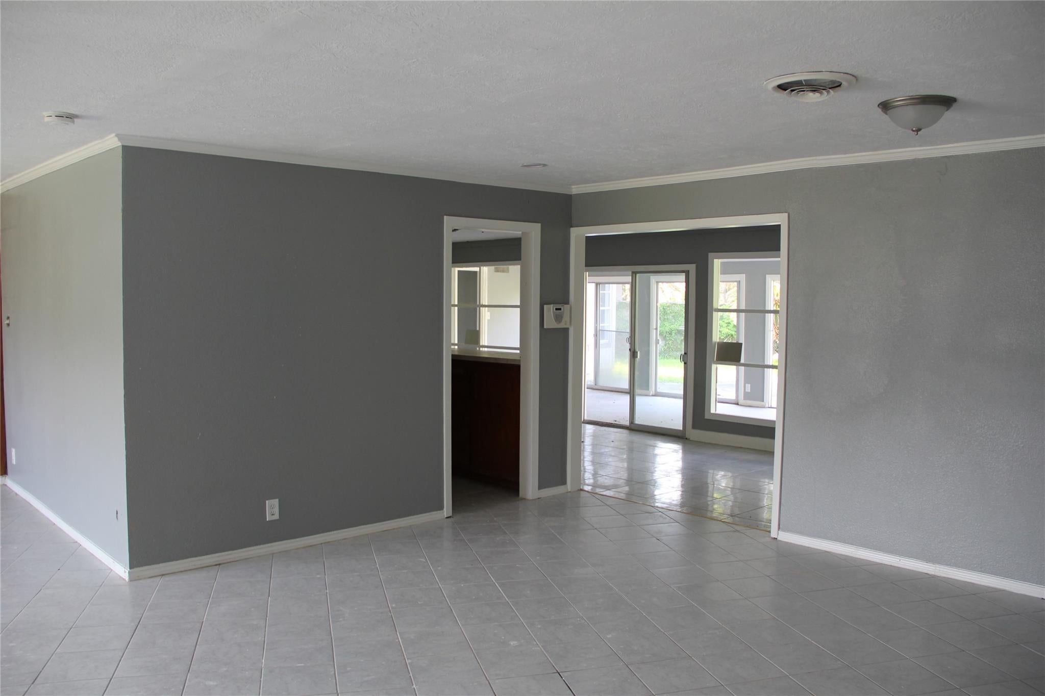 126 San Marino Dr, Galveston, TX 77550 photo