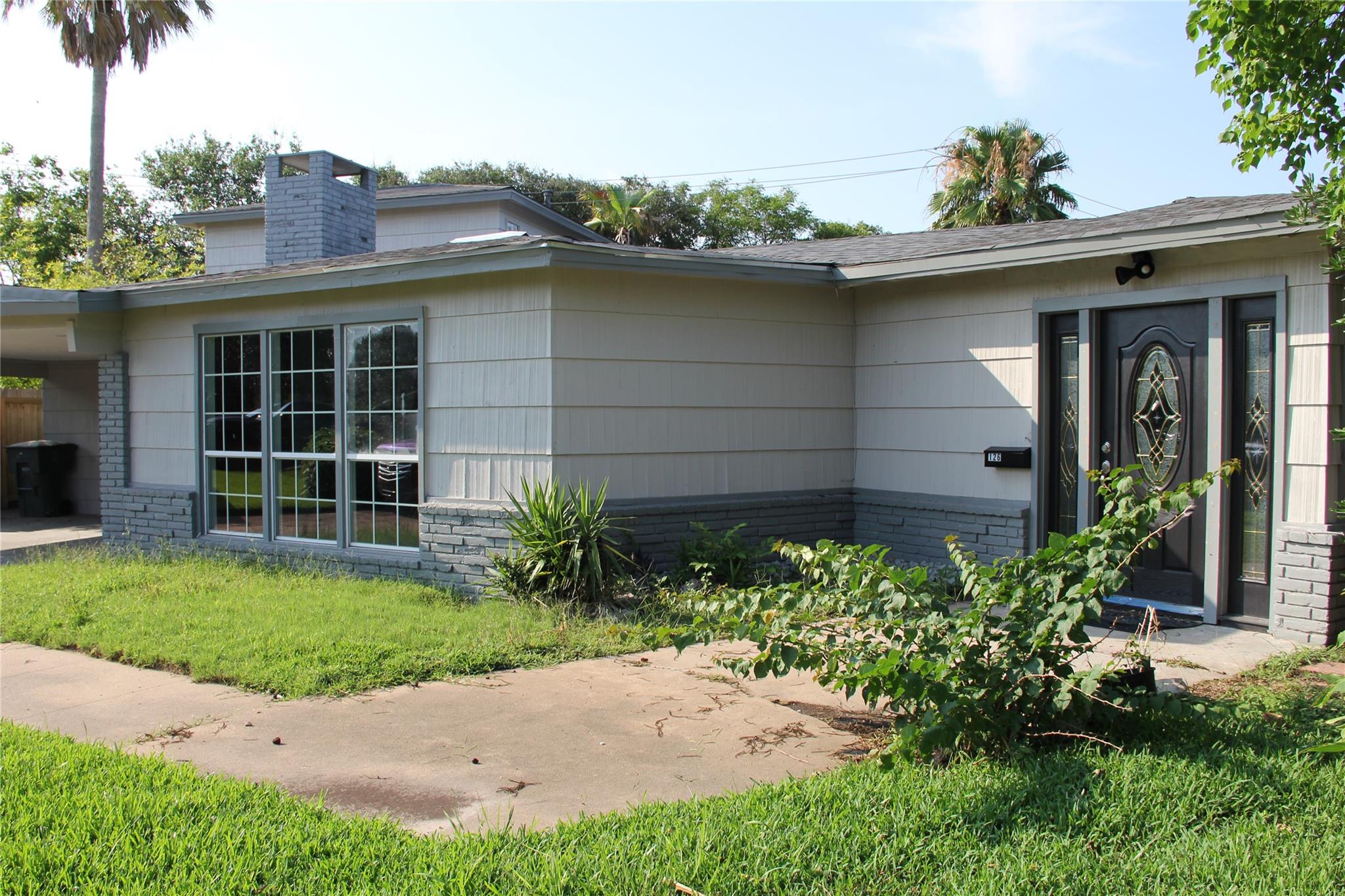 126 San Marino Dr, Galveston, TX 77550 photo