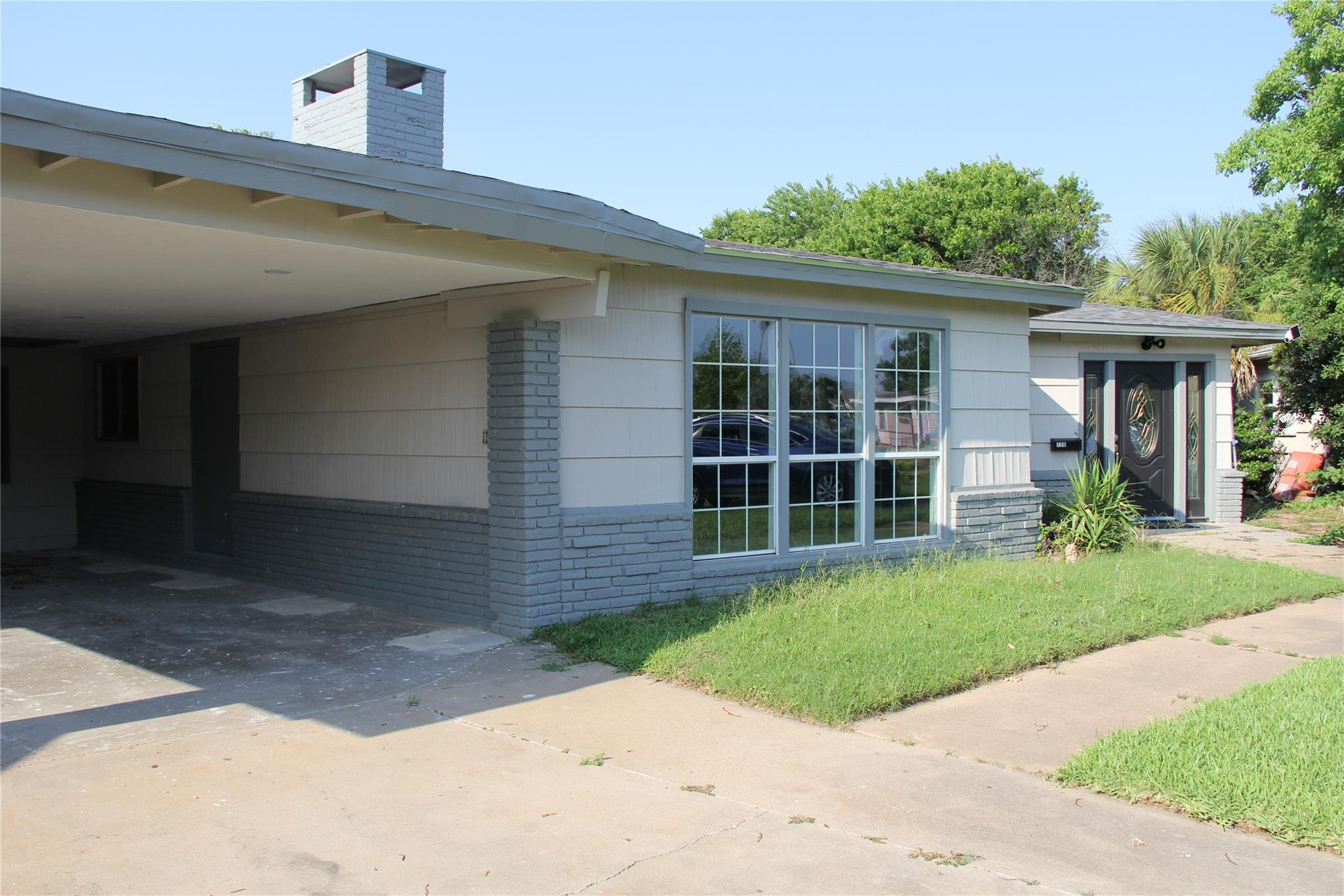 126 San Marino Dr, Galveston, TX 77550 photo
