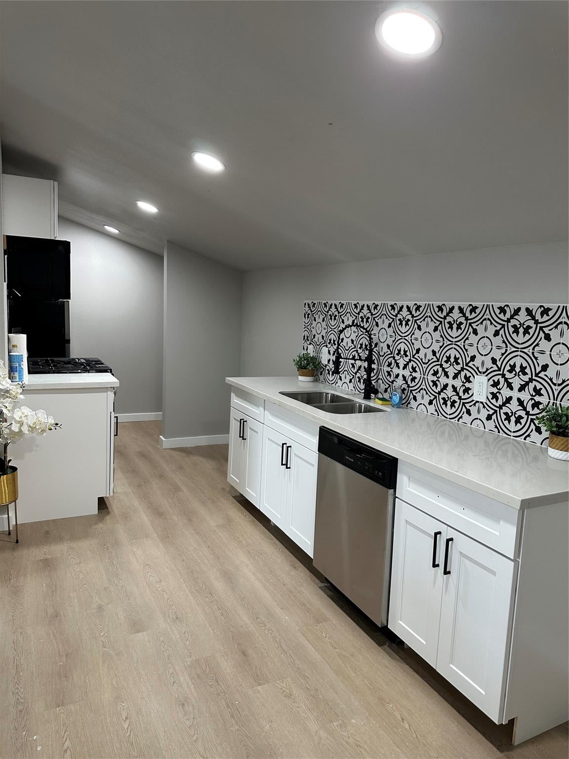 3415 Cochran St, Houston, TX 77009