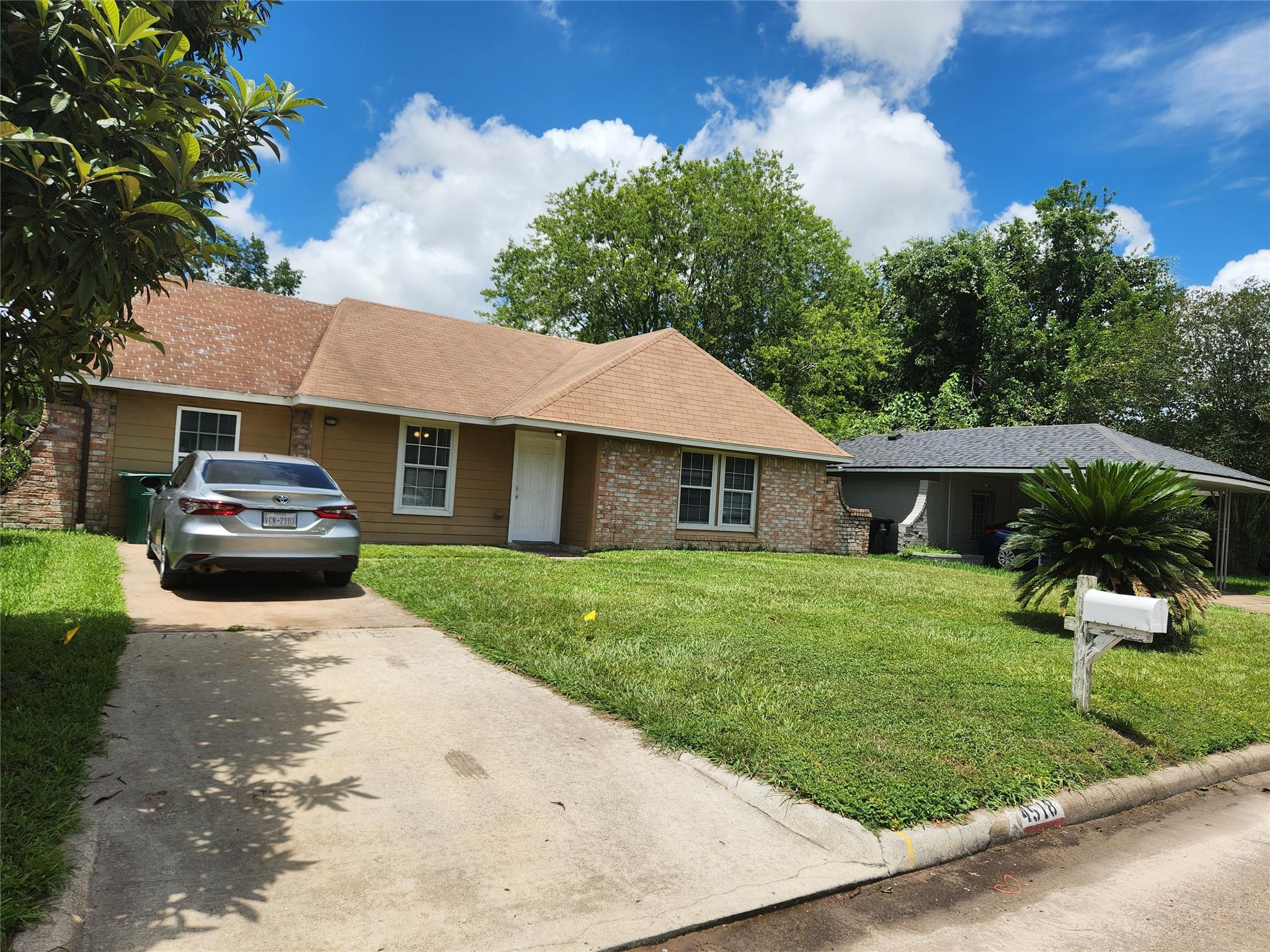 4518 Oak Shadows Dr, Houston, TX 77091