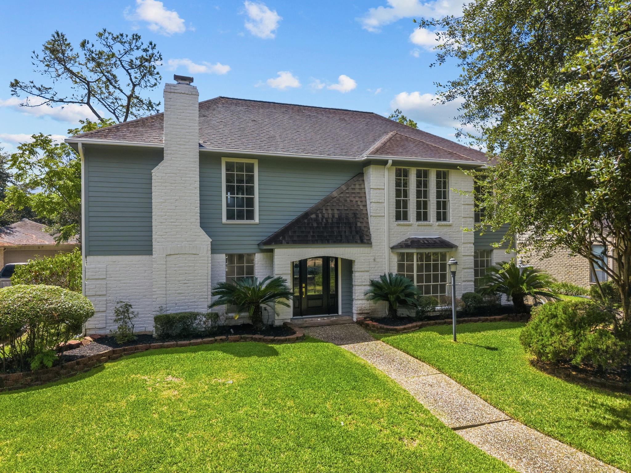 16318 Heatherdale Dr, Houston, TX 77059