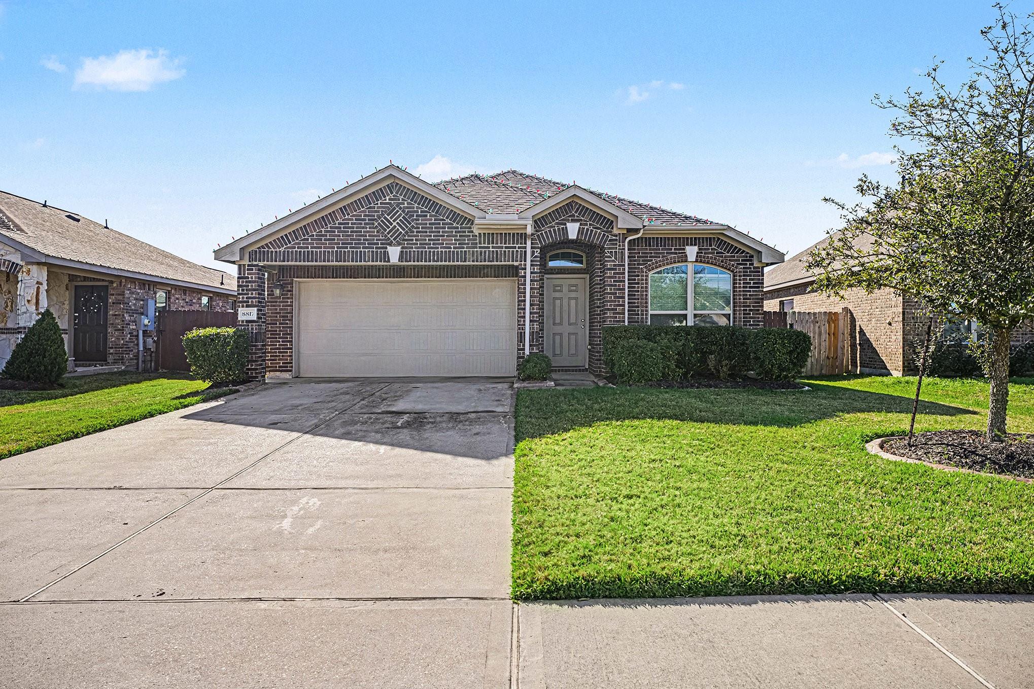 8817 Voyager Dr, Texas City, TX 77591