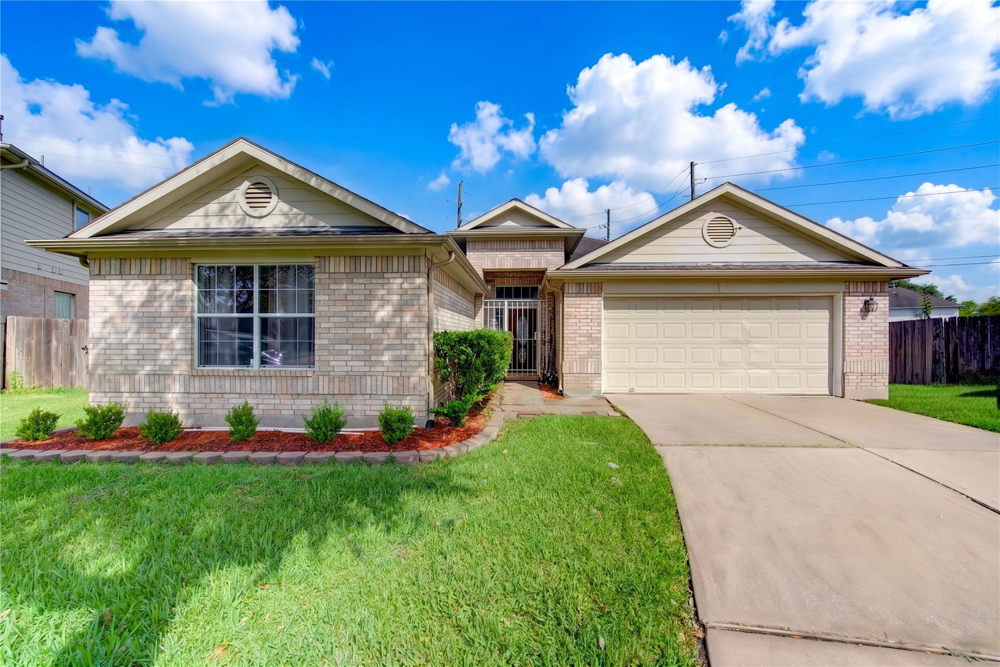 702 Hollyhock Dr, Stafford, TX 77477