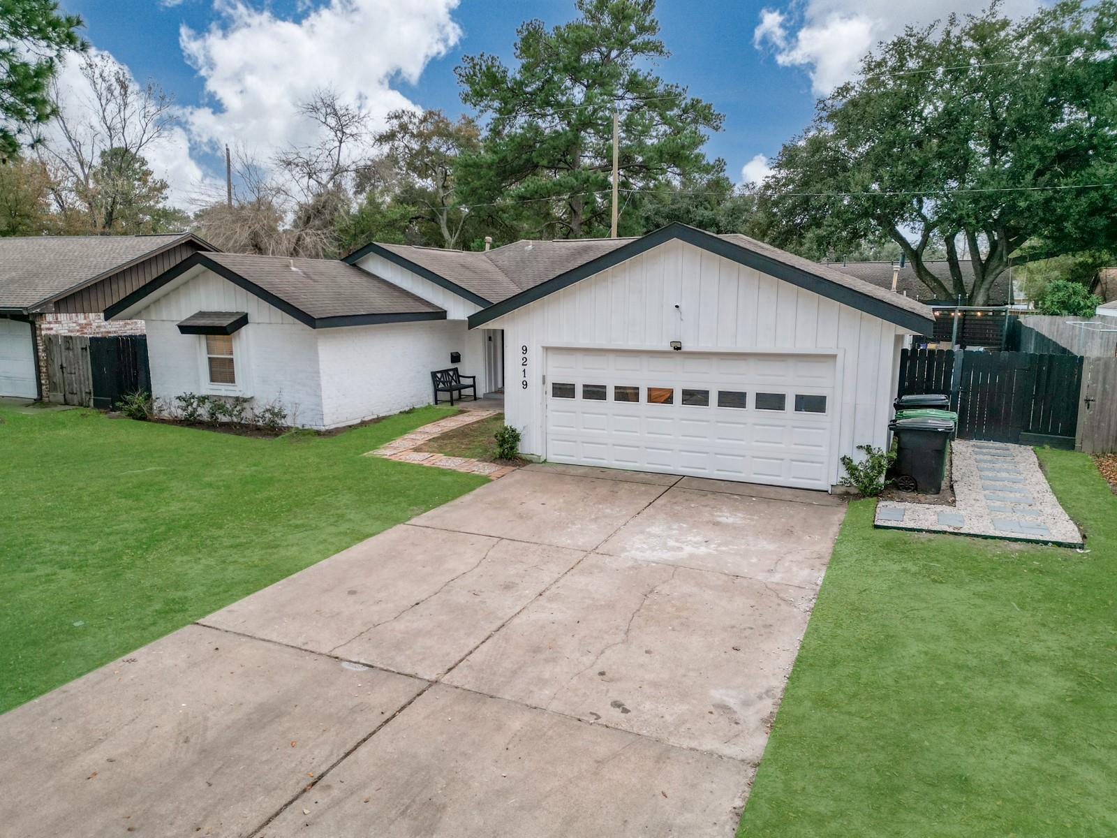 9219 Kempwood Dr, Houston, TX 77080 photo
