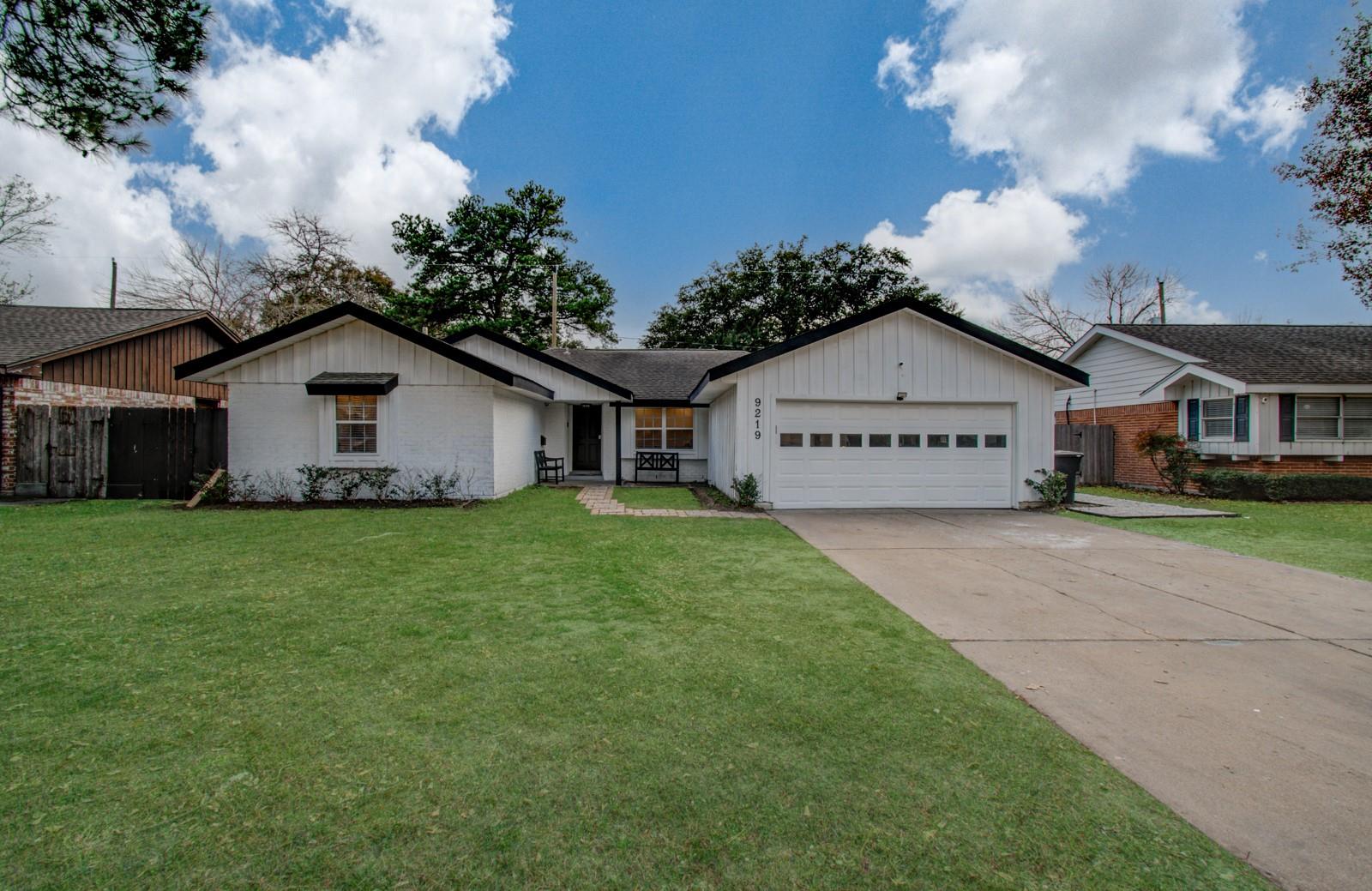 9219 Kempwood Dr, Houston, TX 77080 photo