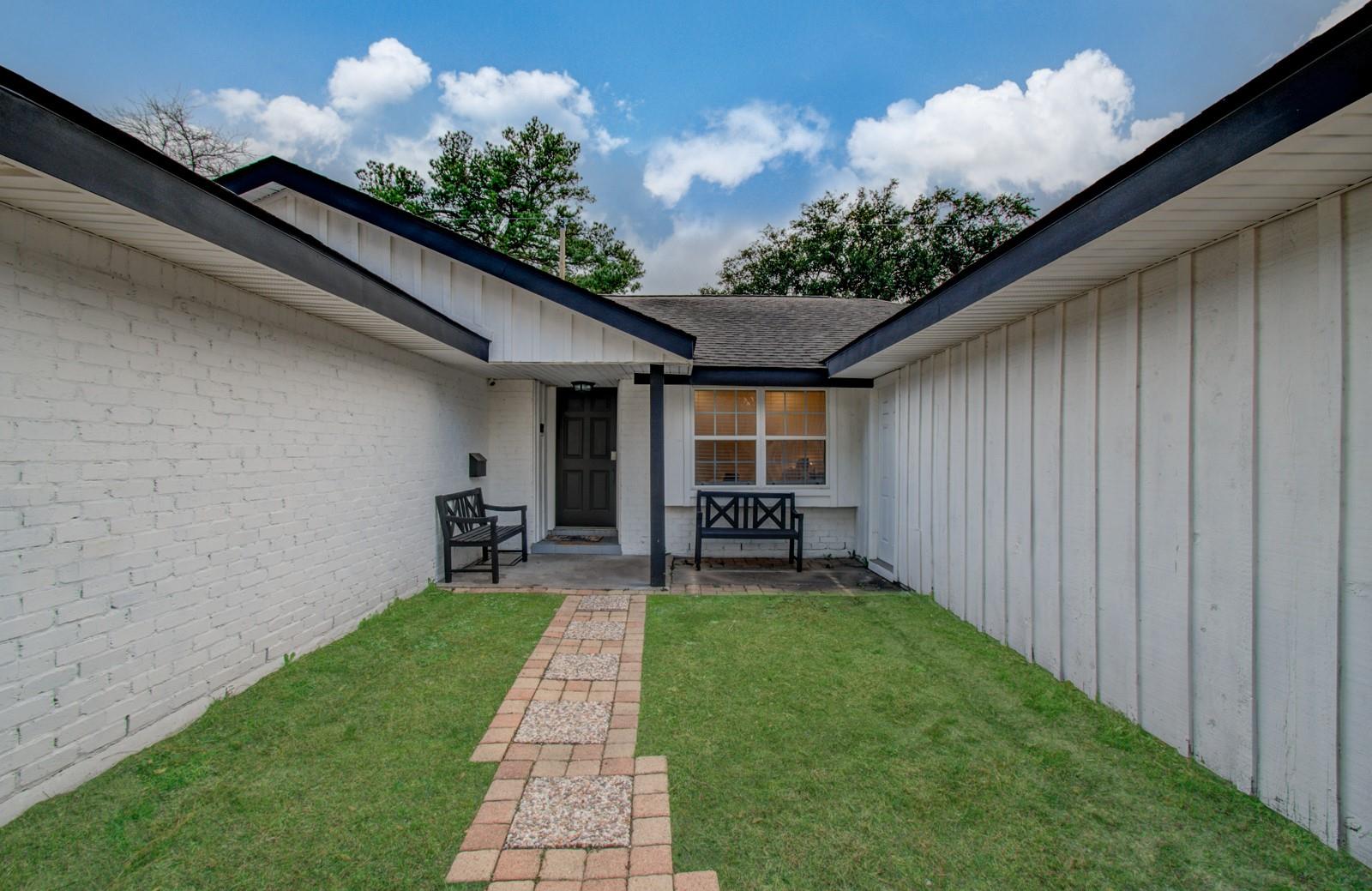 9219 Kempwood Dr, Houston, TX 77080 photo