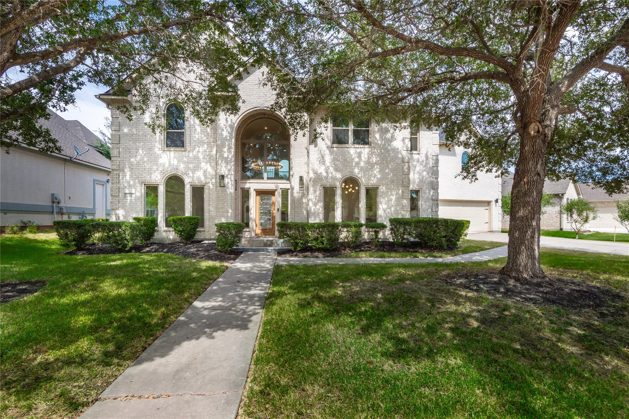 686 Edgewood Dr, Montgomery, TX 77356