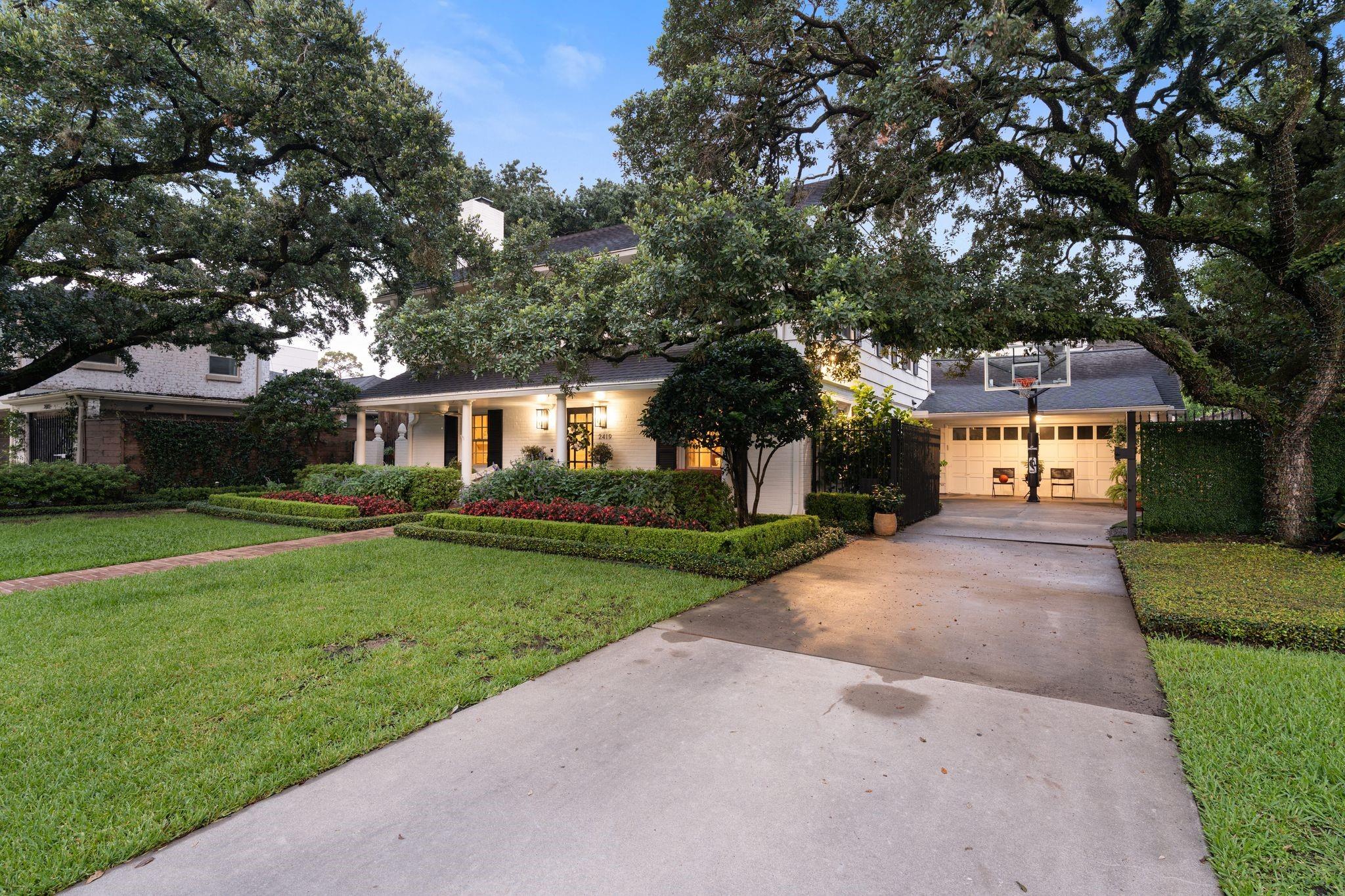 2419 Avalon Pl, Houston, TX 77019 photo