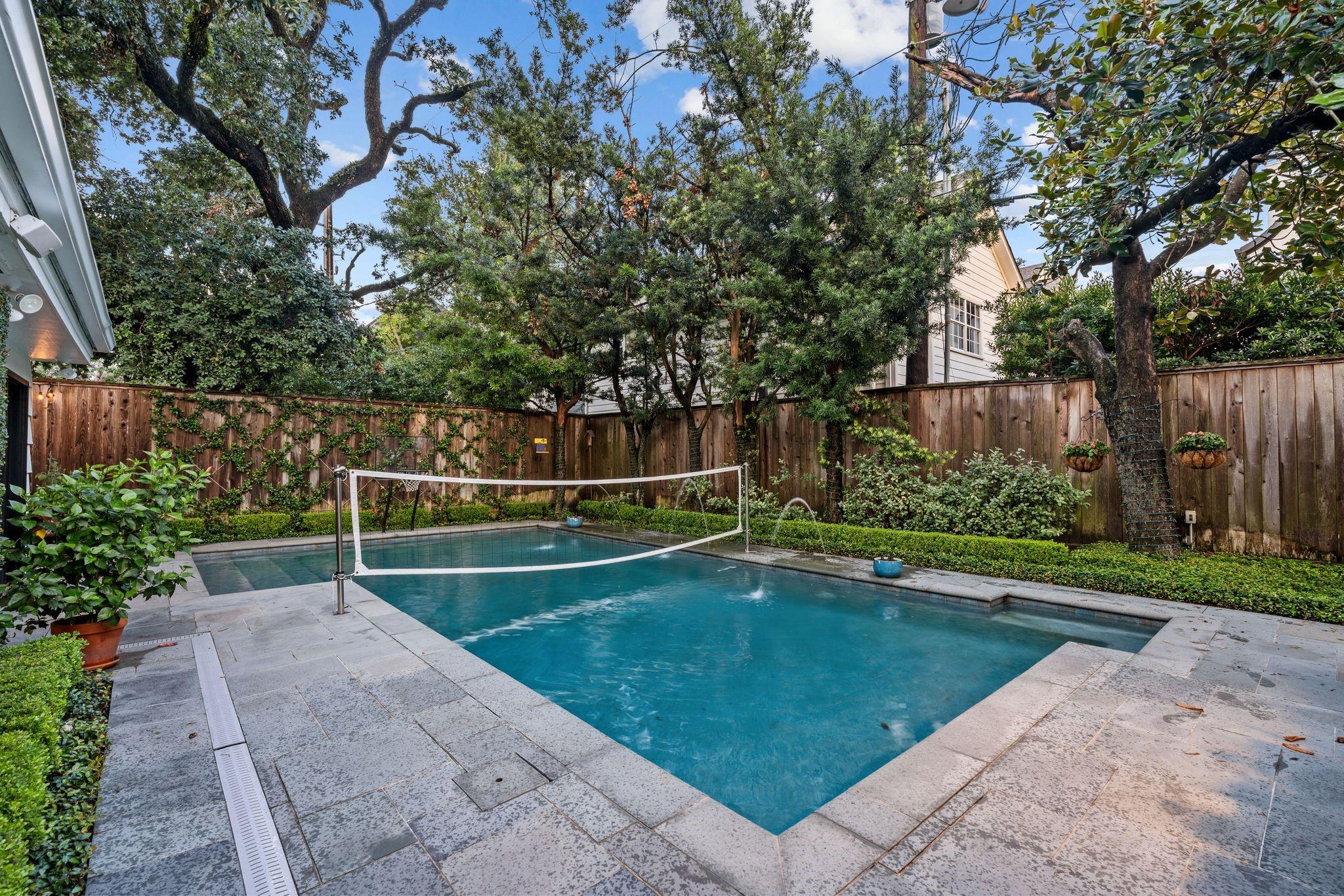 2419 Avalon Pl, Houston, TX 77019 photo
