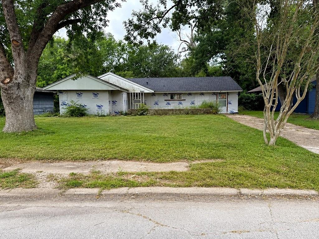 5822 Lyndhurst Dr, Houston, TX 77033
