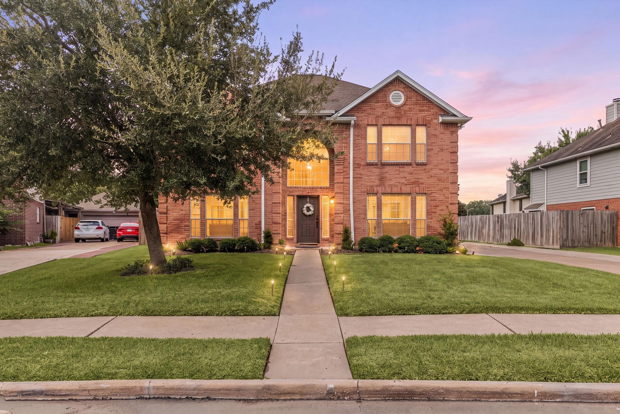 14018 Ragus Lake Dr, Sugar Land, TX 77498