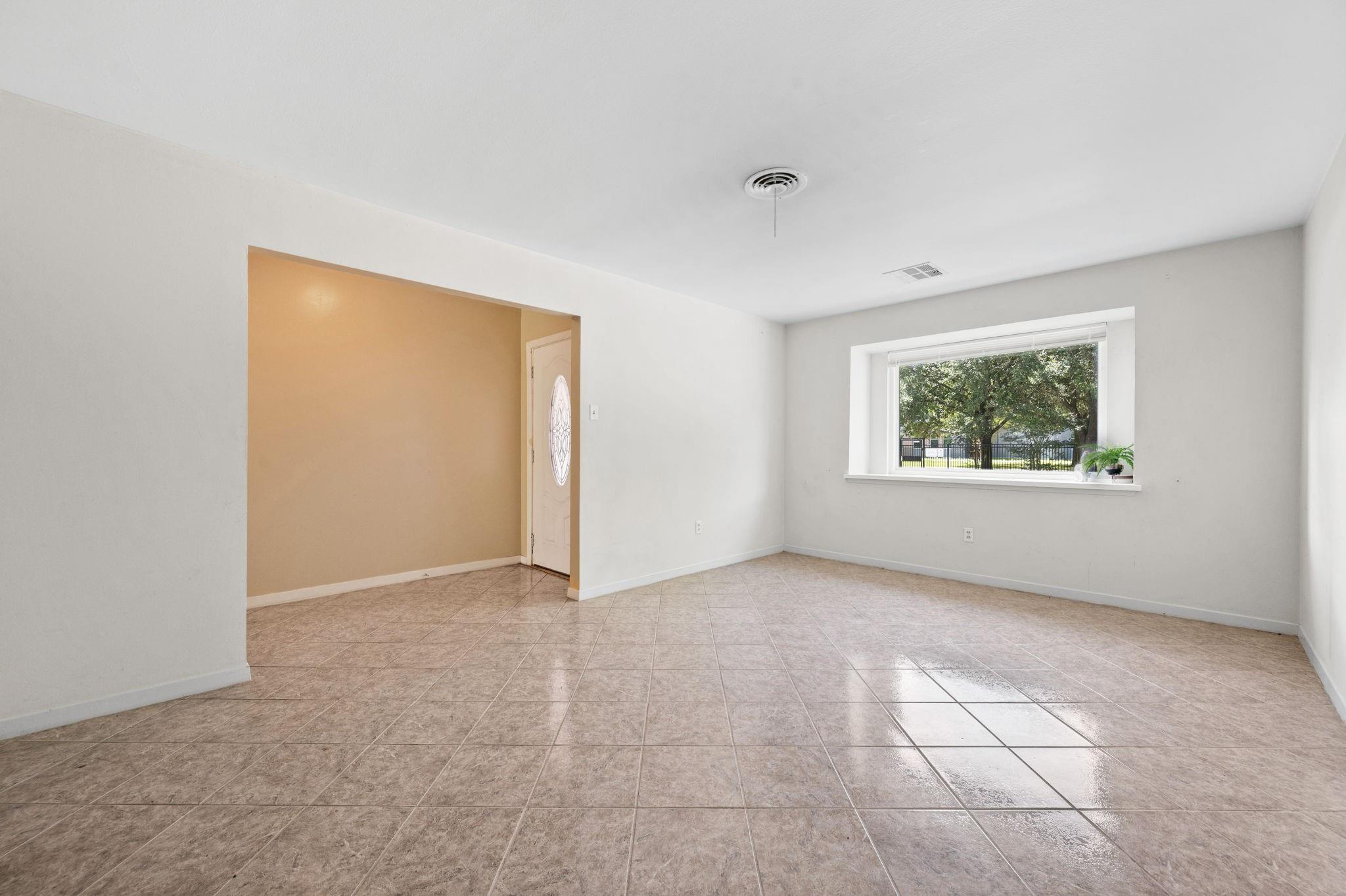 9766 Cedardale Dr, Houston, TX 77055 photo