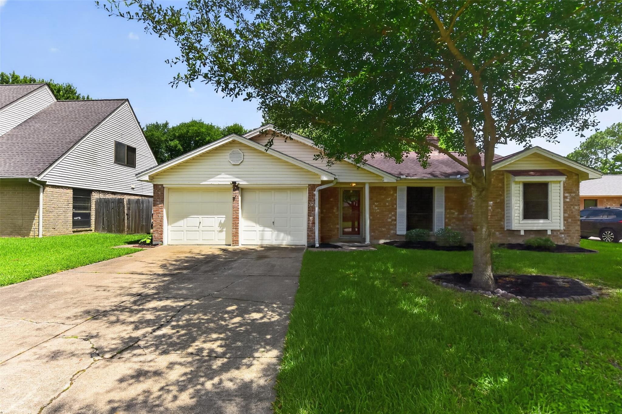 16019 Mill Point Dr, Houston, TX 77059 photo