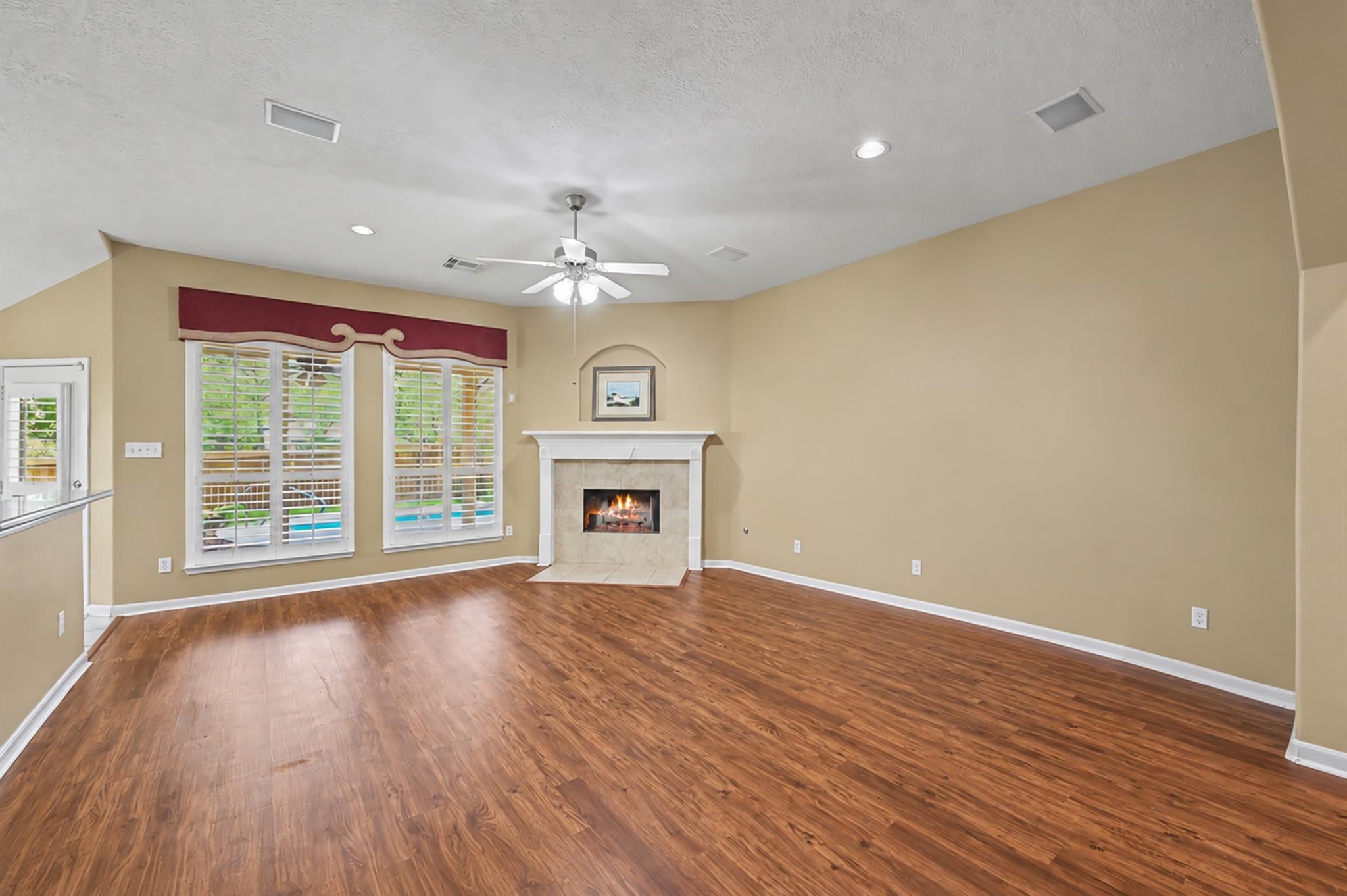 101 Woodmont Dr, Conroe, TX 77356 photo
