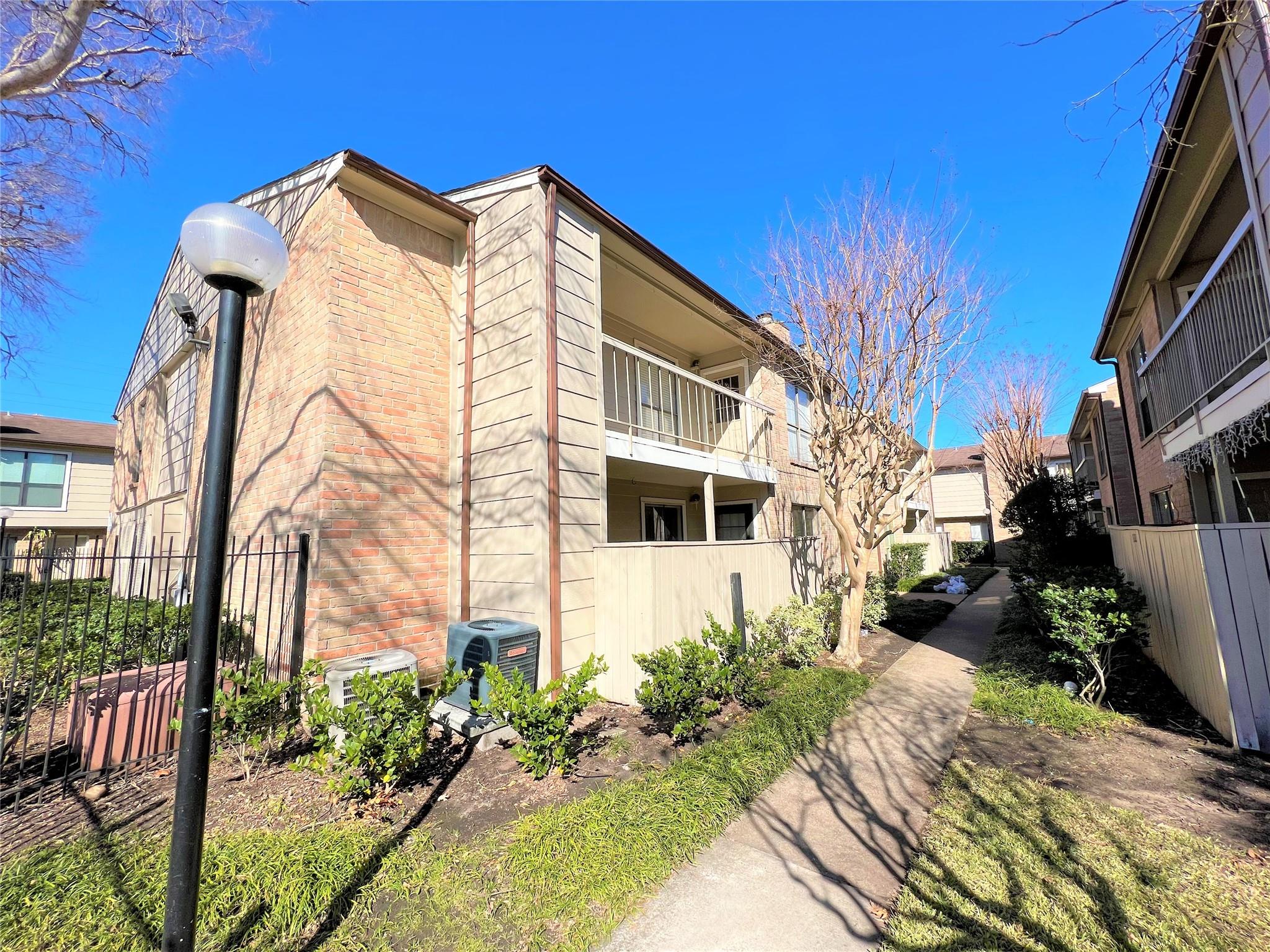 2120 Wilcrest Dr, Houston, TX 77042