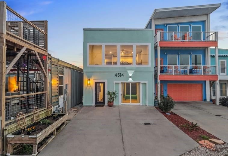 4514 Boulevard St, Bacliff, TX 77518
