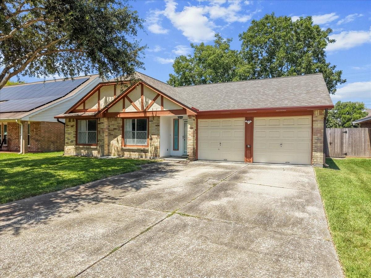 2790 Pinewood Dr, League City, TX 77573 photo